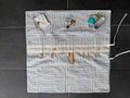 Strikke-Værktøjs-Etui 4. “Mælkedreng” stribet lys beige/blå