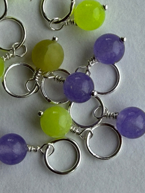 9 Maskemarkører forsølvet 8mm sten - Lime og lilla farvet agat- Passer på op til 7mm pinde