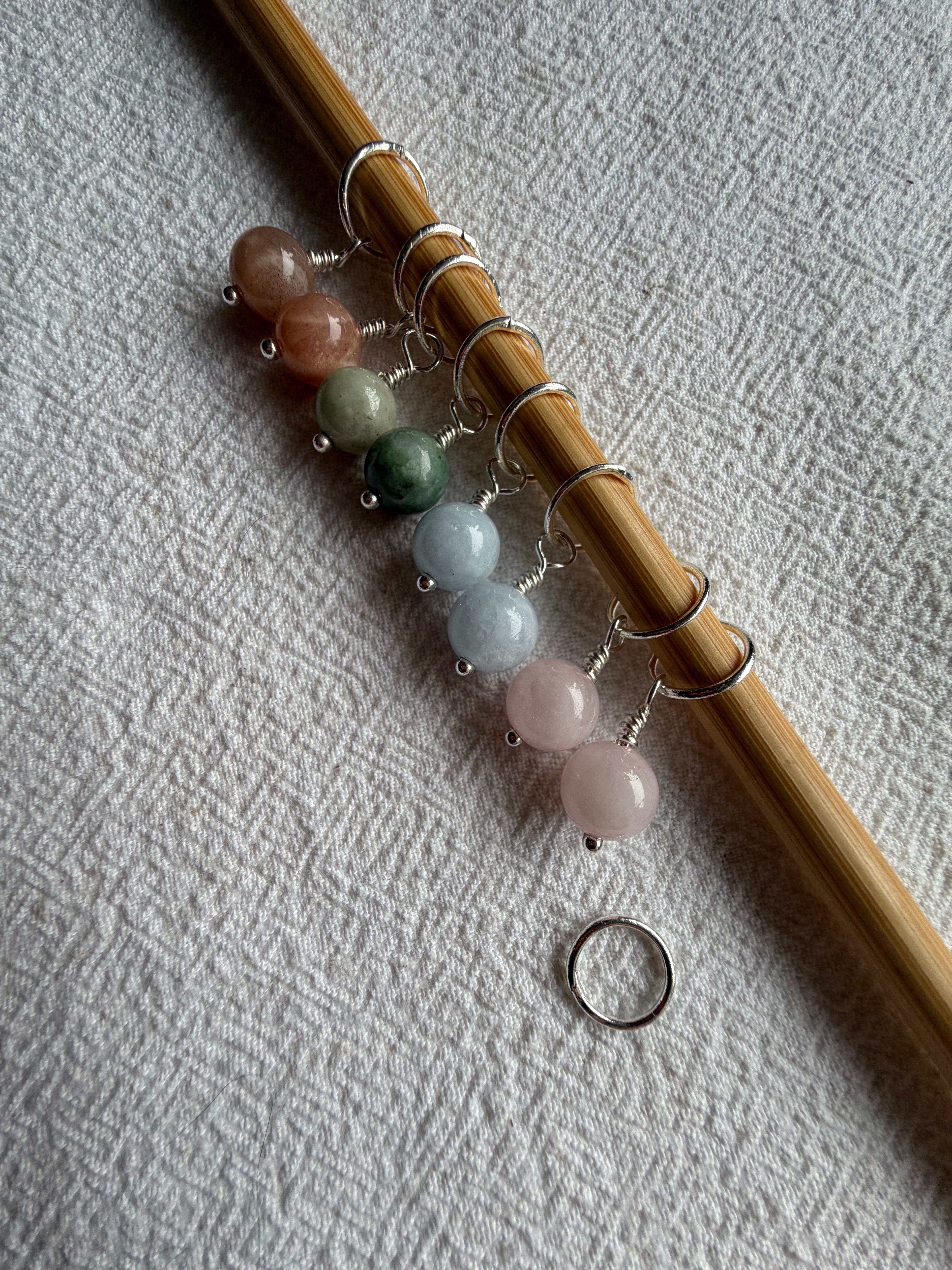 Raglan Markør sæt 8 forsølvet/forgyldt - Med 9 markører - de 8 som på billedet, den 9. Vælger du selv - Du vælger ringestørrelse - Du vælger med holder 229.- / uden holder 199.-