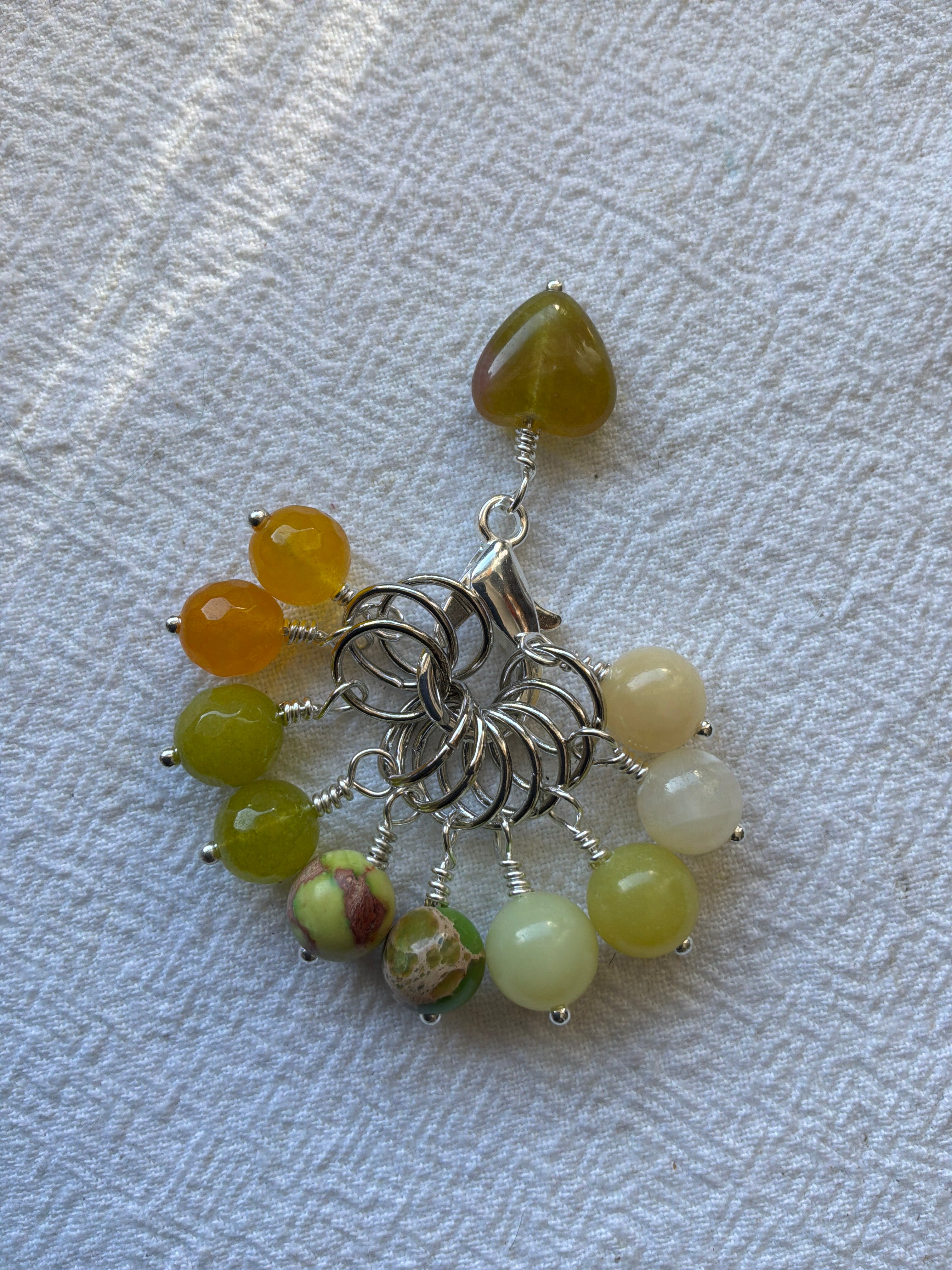 Maskemarkør sæt grønt Jade hjerte, Calsit Gul Jade Peridot, Sea sediment grøn og Gul jade. Forgyldte markører der passer på op til 7 mm pinde.