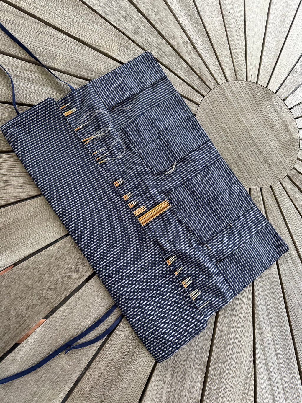 Strikke-Værktøjs-Etui 1. Stribet blå/beige