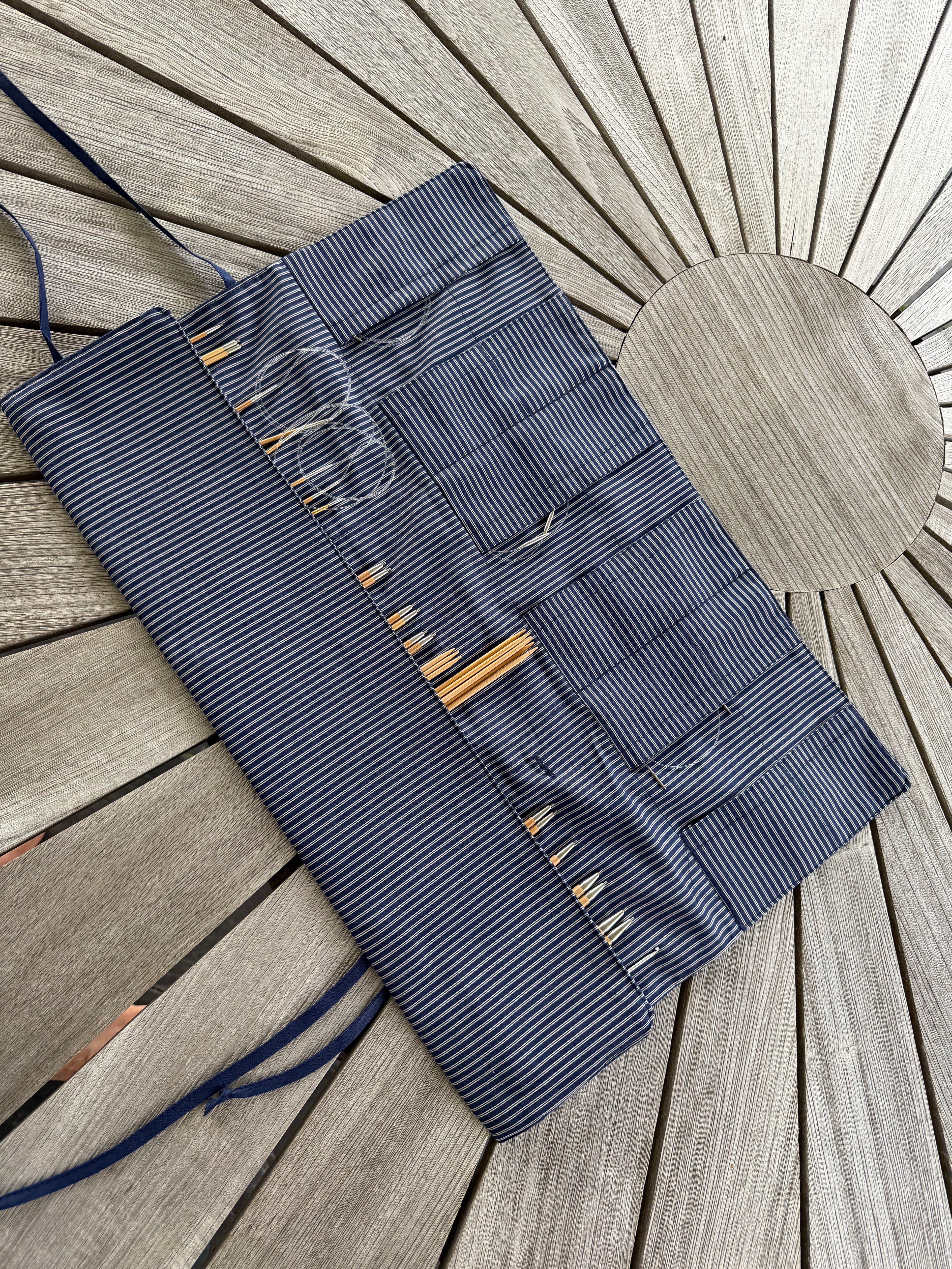 Strikke-Værktøjs-Etui 1. Stribet blå/beige