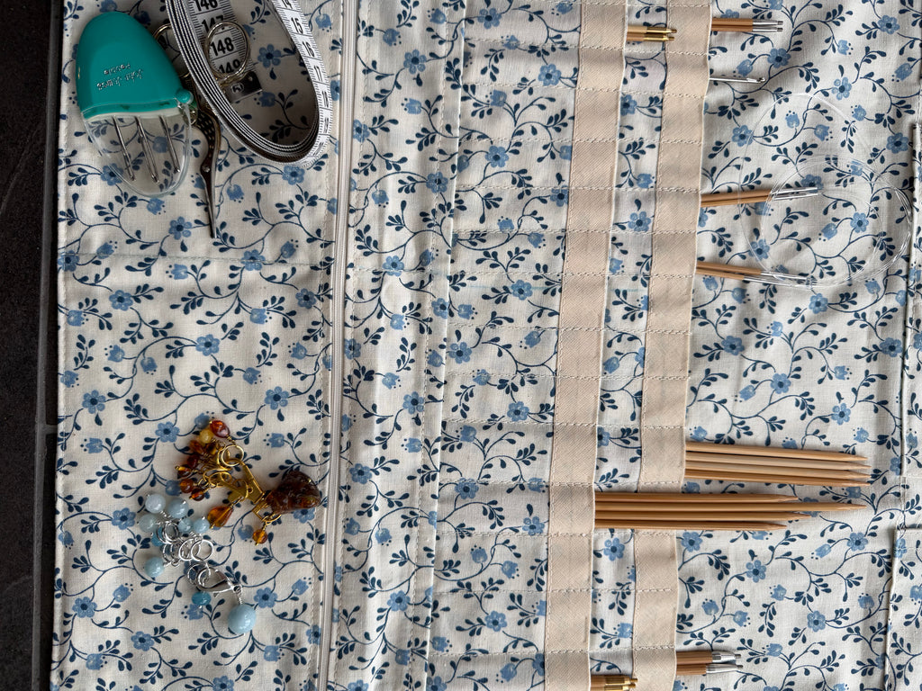 Strikke-Værktøjs-Etui 5. Blå blomst