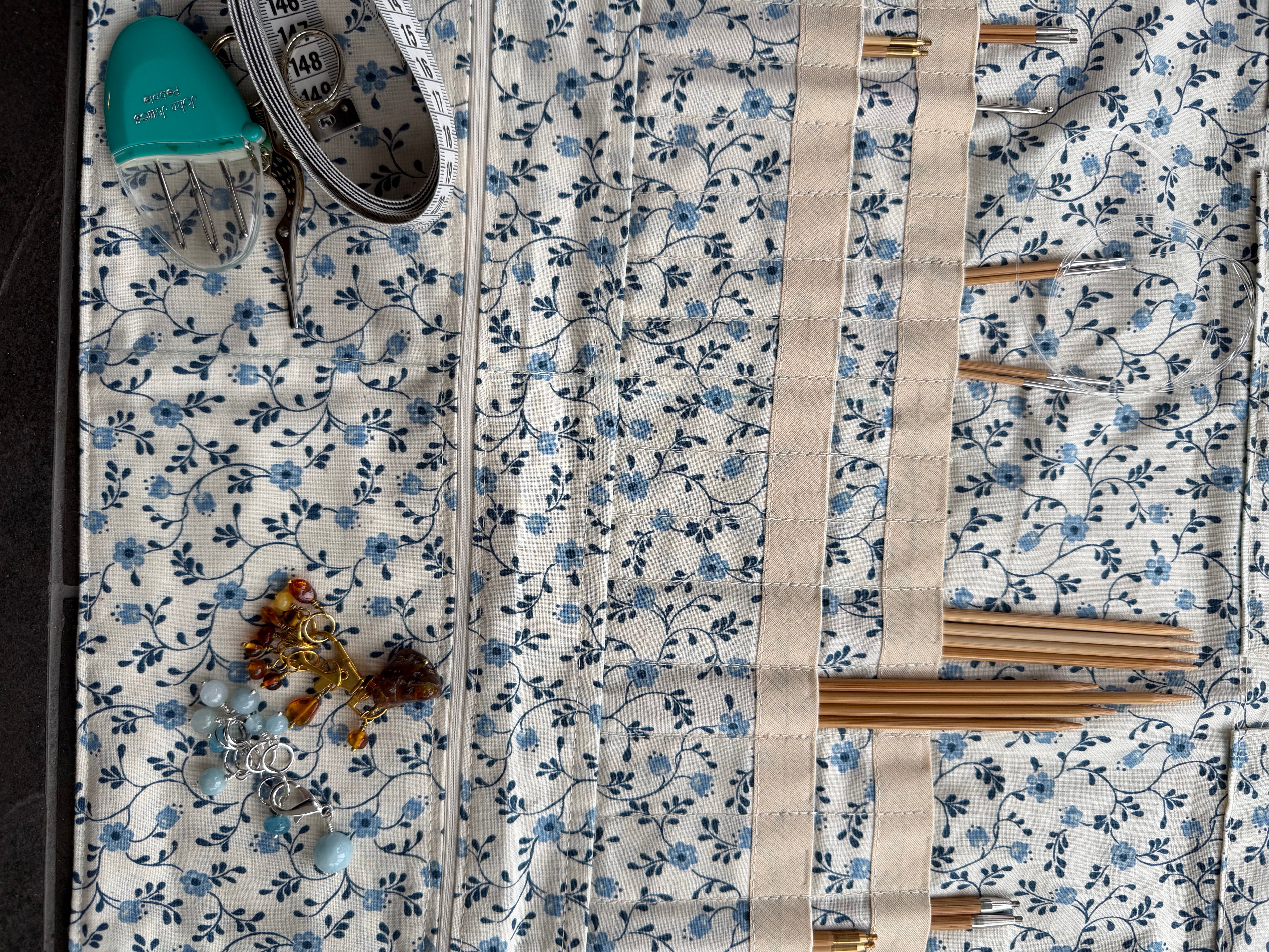 Strikke-Værktøjs-Etui 5. Blå blomst