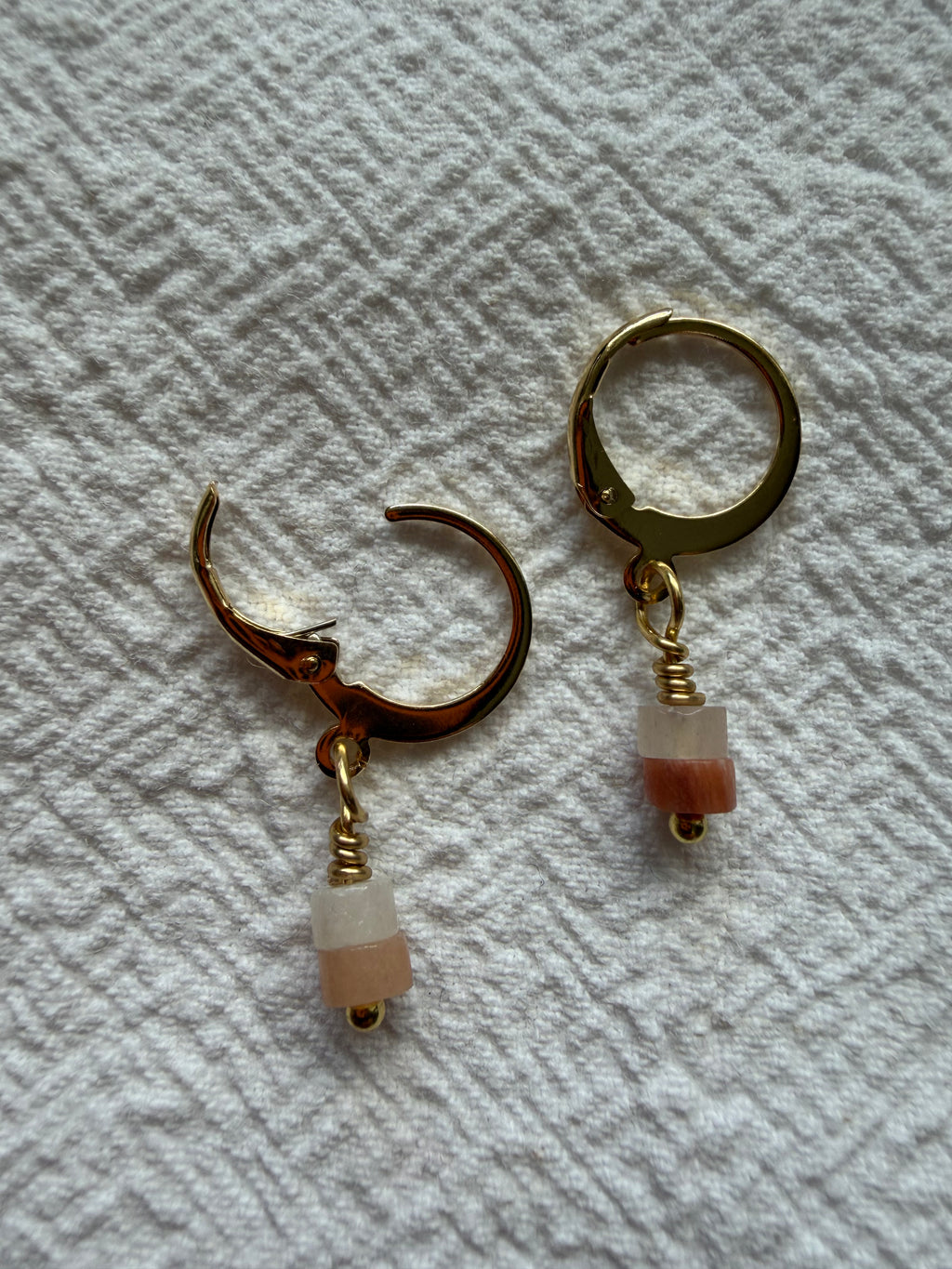 Maskemarkør - Åbenlukkelig markør - Aventurin “rød” 2sten 2x4mm for