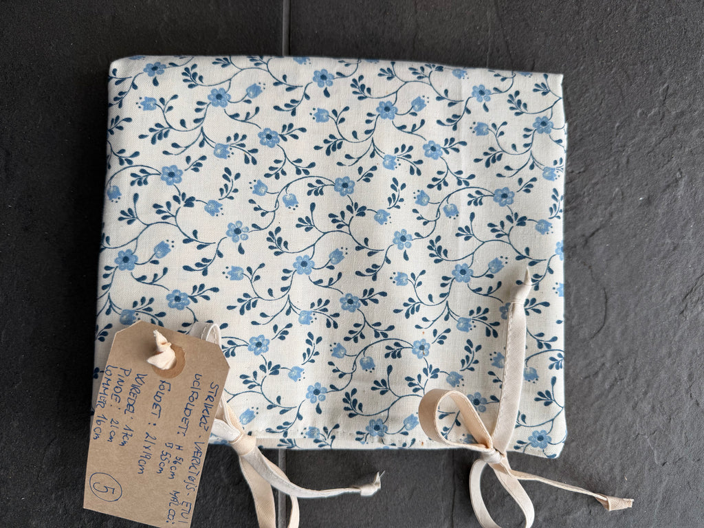 Strikke-Værktøjs-Etui 5. Blå blomst