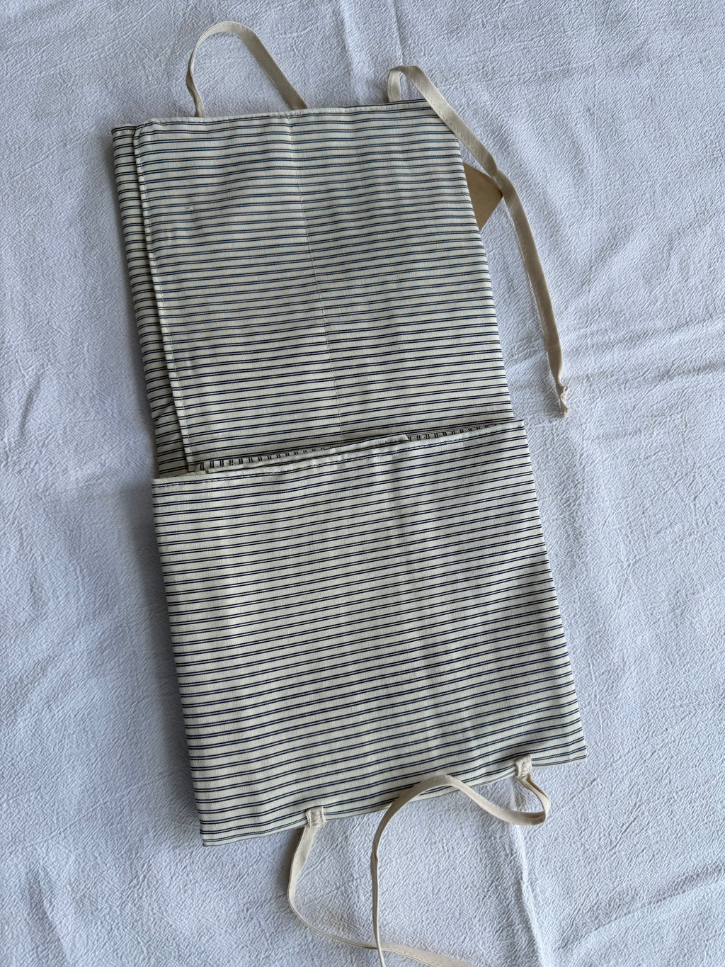 Strikke-Værktøjs-Etui 8. “Mælkedreng” stribet lys beige/blå