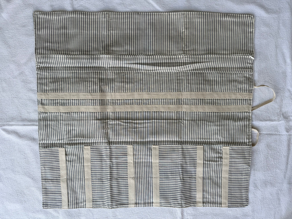 Strikke-Værktøjs-Etui 8. “Mælkedreng” stribet lys beige/blå