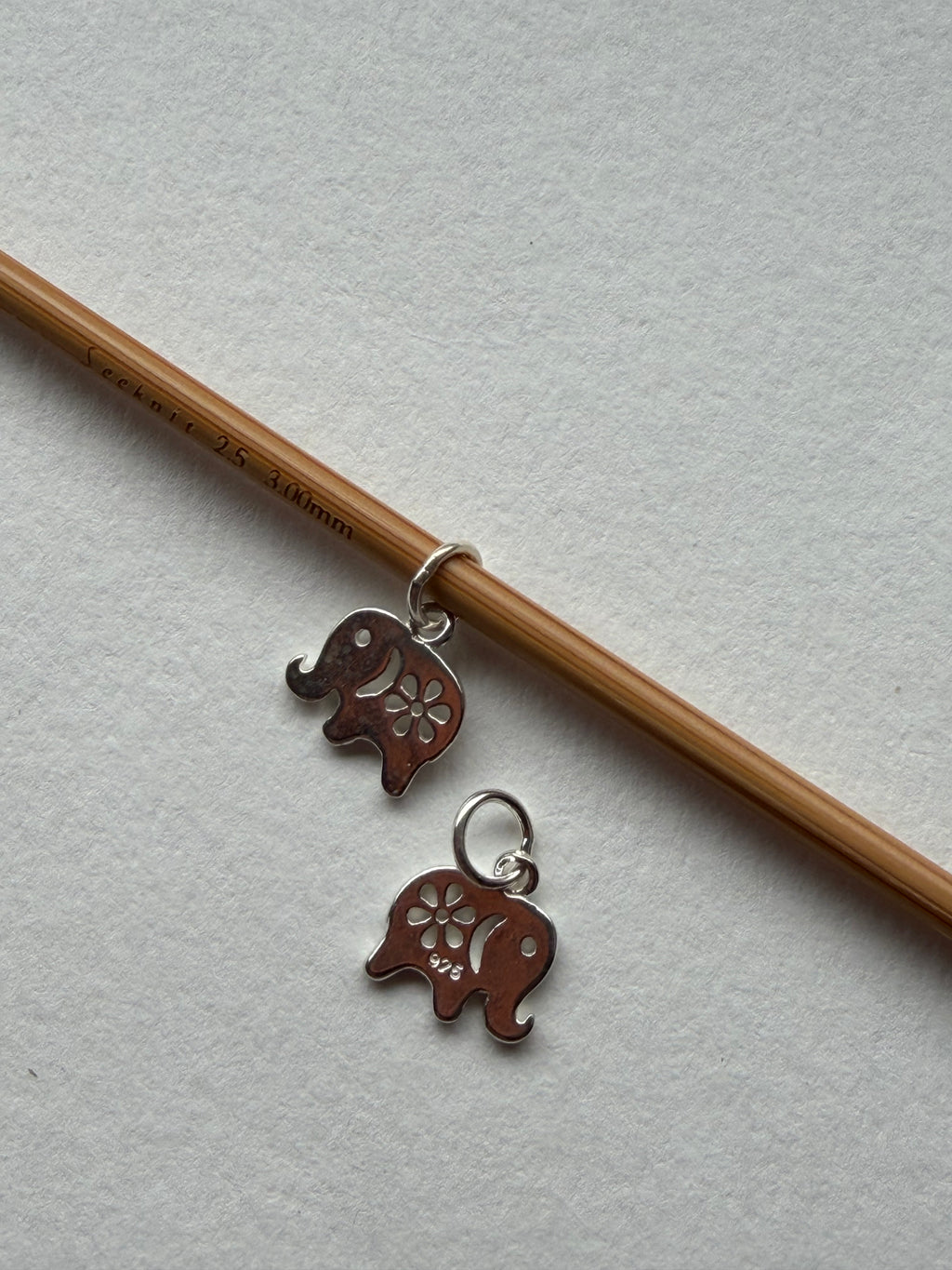 Sølv Elefant ca 10x10 mm  - vedhæng - Maskemarkør (op til 3 mm pinde)