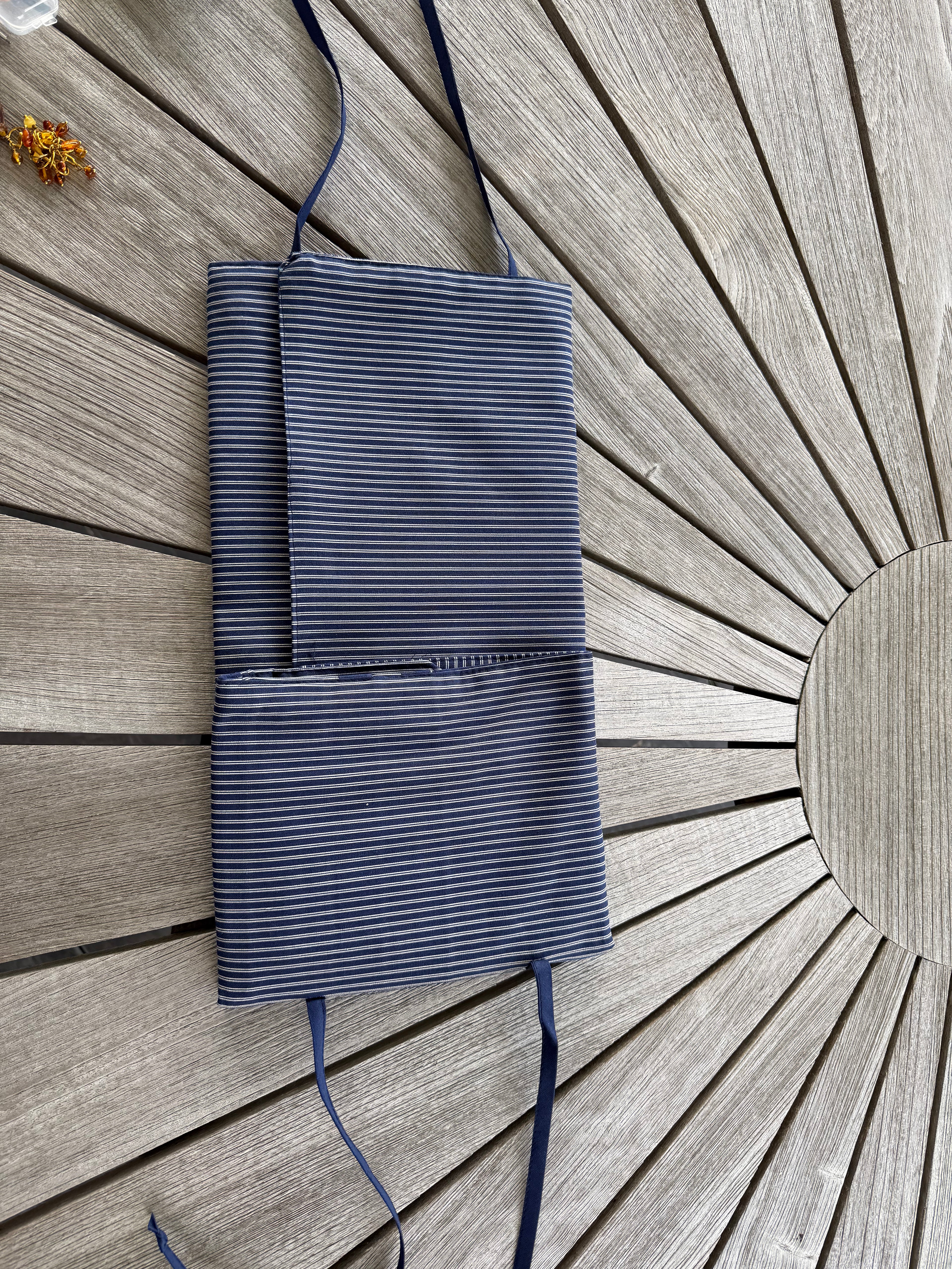 Strikke-Værktøjs-Etui 1. Stribet blå/beige