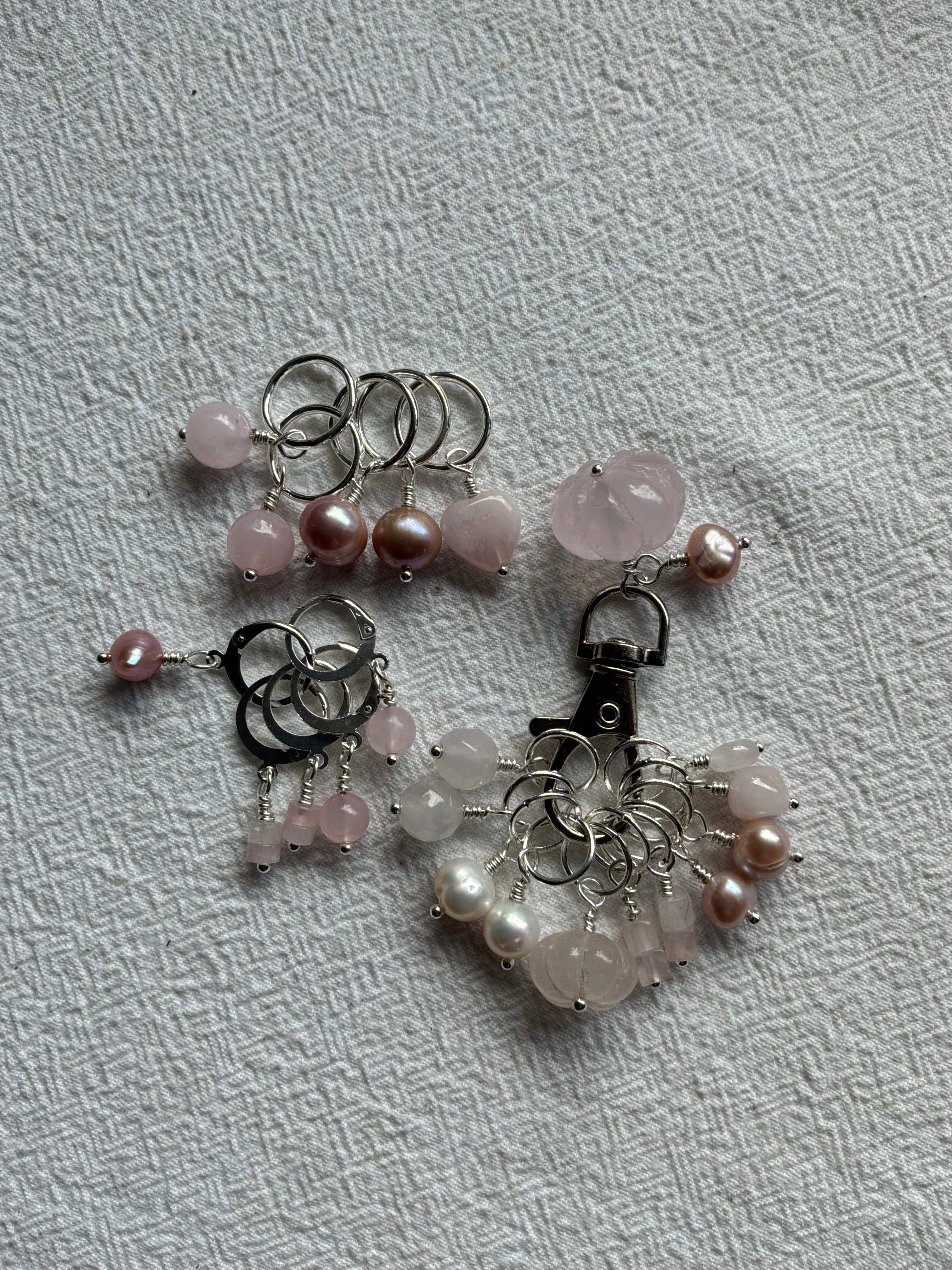 Maskemarkør sæt Rosakvarts og Perler forsølvet luksus. 7mm, 10mm og åbenlukkelige markører