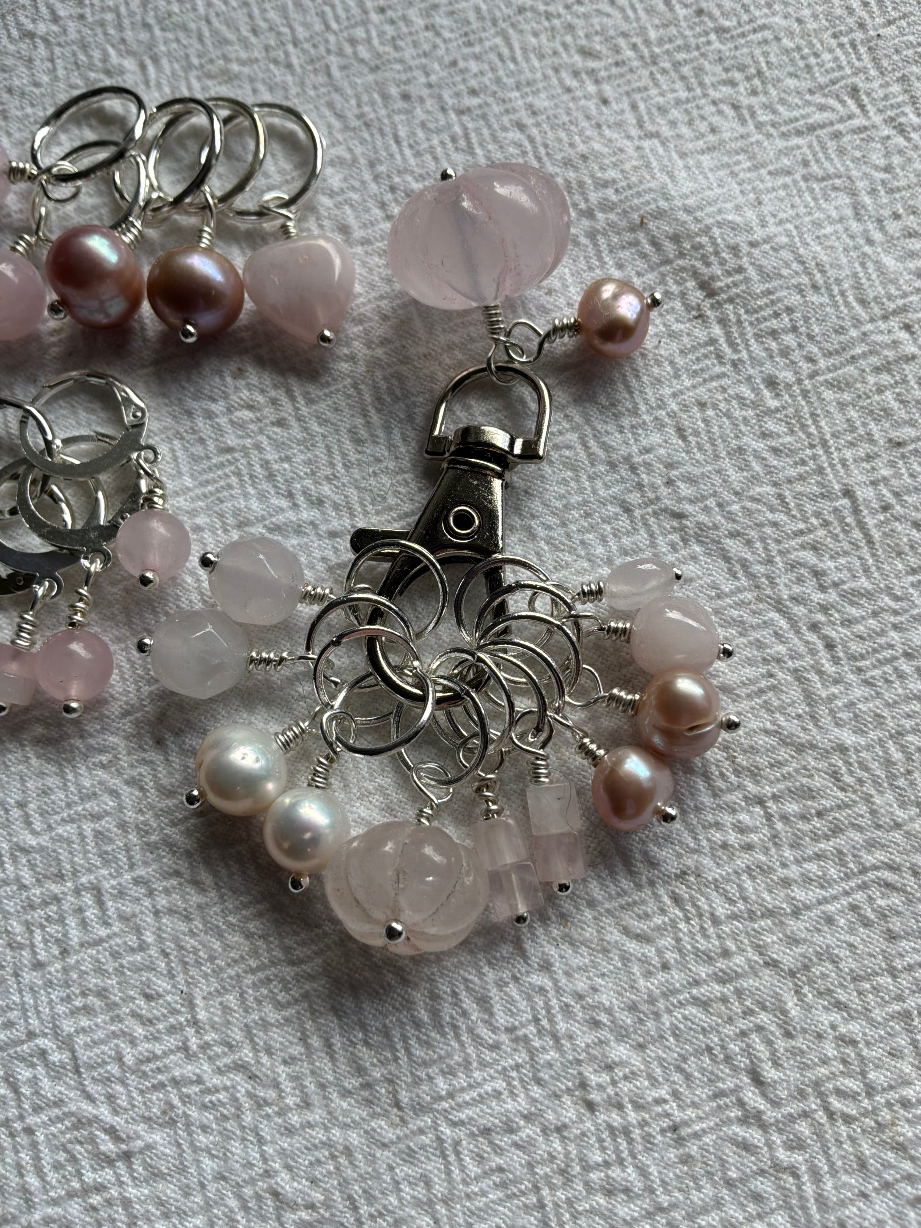 Maskemarkør sæt Rosakvarts og Perler forsølvet luksus. 7mm, 10mm og åbenlukkelige markører