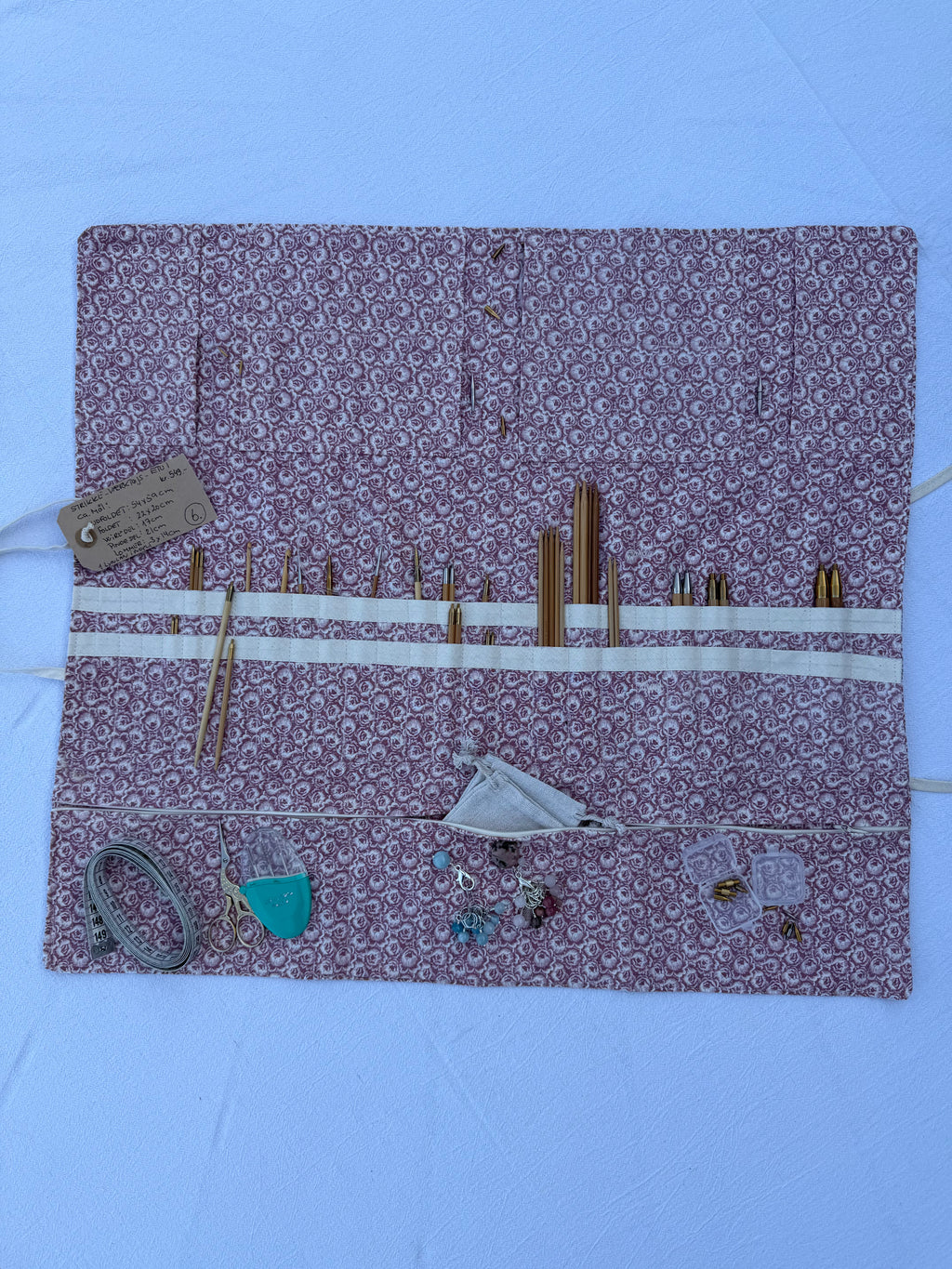 Strikke-Værktøjs-Etui 6. - Blomster lys støvet rosa - Handmade by Nogetfralene