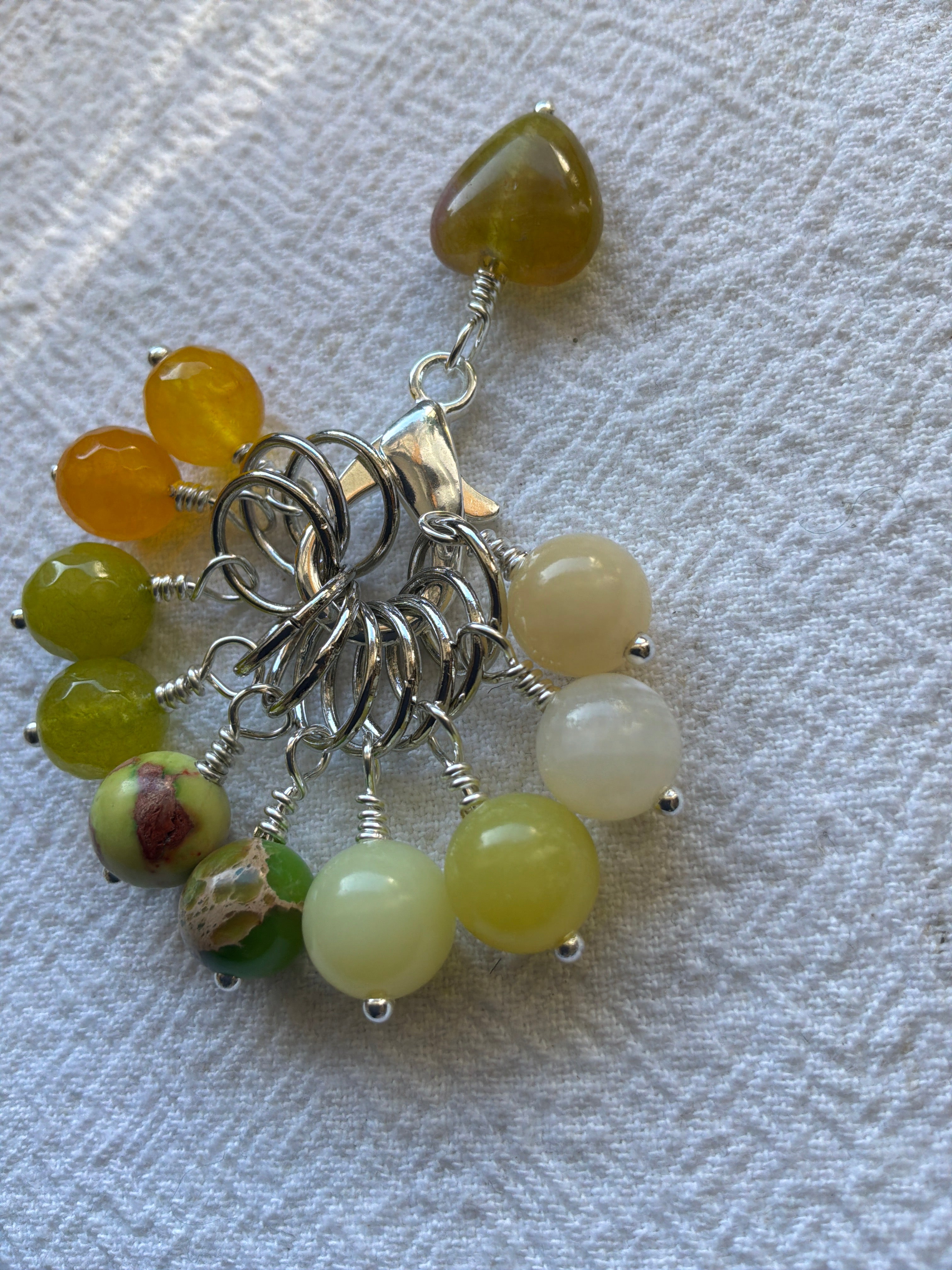 Maskemarkør sæt grønt Jade hjerte, Calsit Gul Jade Peridot, Sea sediment grøn og Gul jade. Forgyldte markører der passer på op til 7 mm pinde.