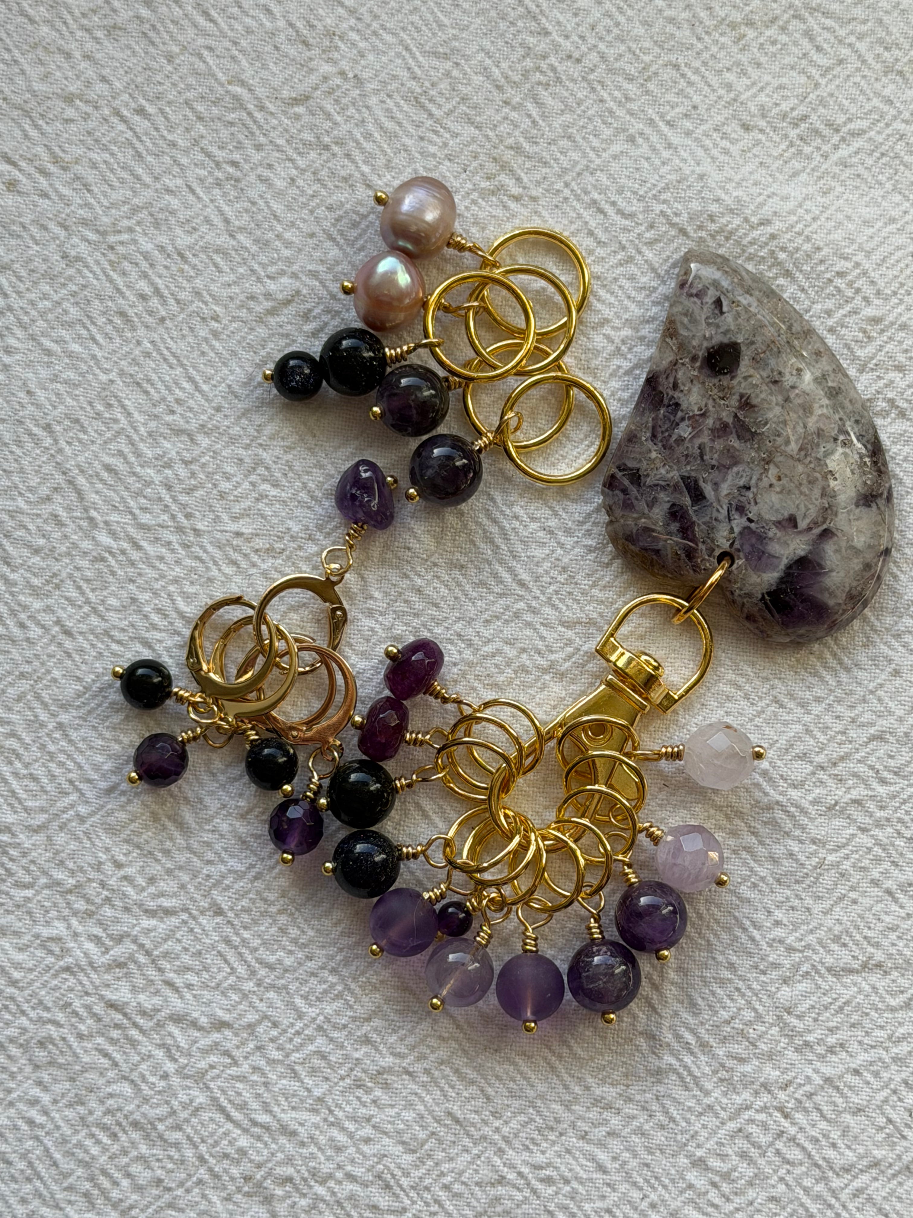 Maskemarkør sæt Hjerte - Ametyst, Akoya Perler, Golden Sandstone lilla og lilla Jade - Forgyldt luksus - 11x 7mm, 5x10mm og 5x åbenlukkelige markører