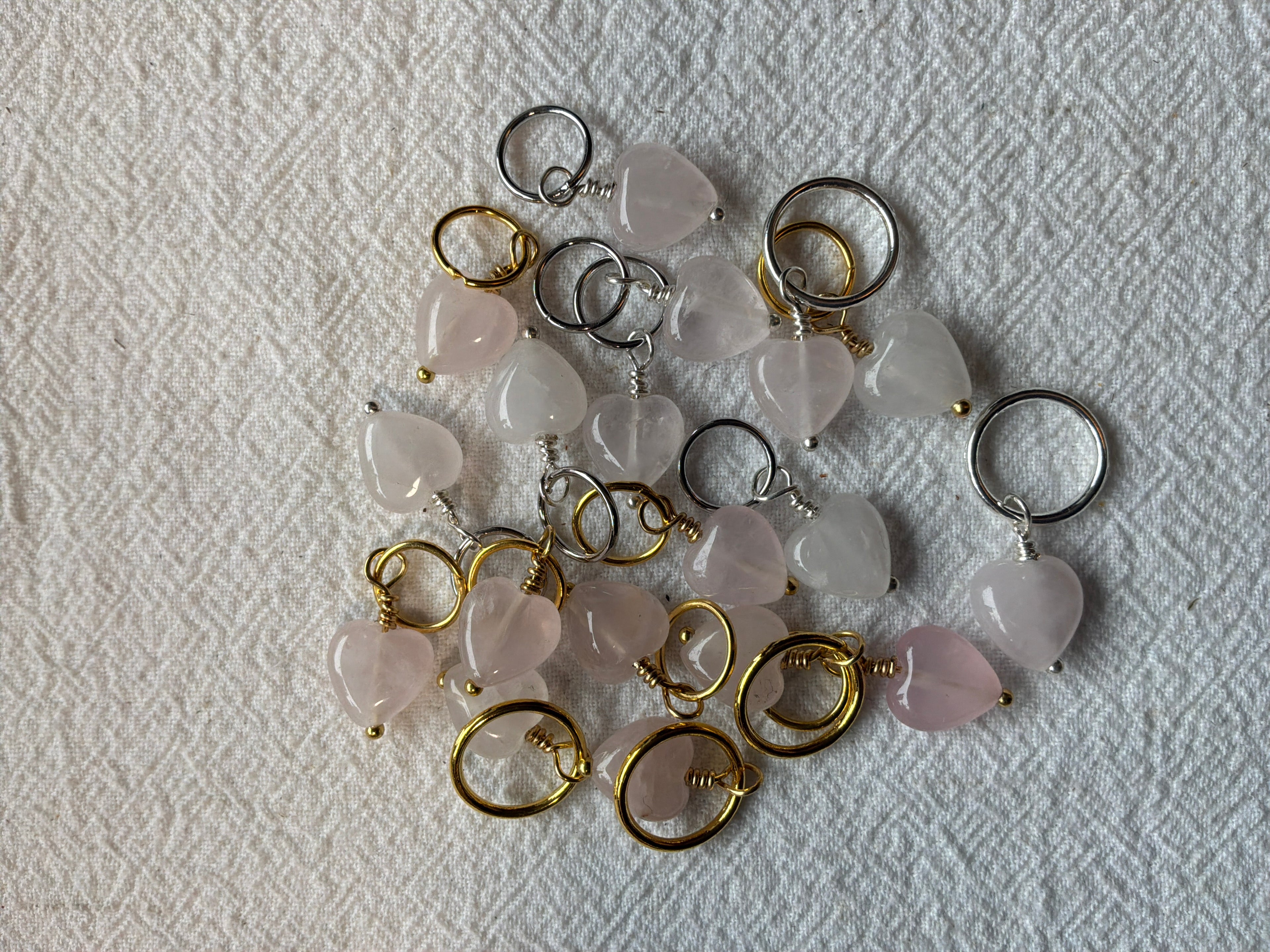 Maskemarkør et enkelt Rosakvarts hjerte ca 10x10x5 mm. Op til 7 mm og 10mm pinde, forsølvet eller forgyldt