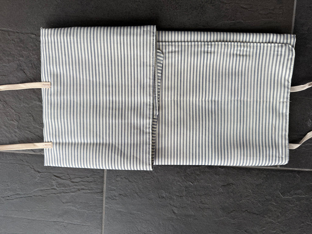 Strikke-Værktøjs-Etui 4. “Mælkedreng” stribet lys beige/blå