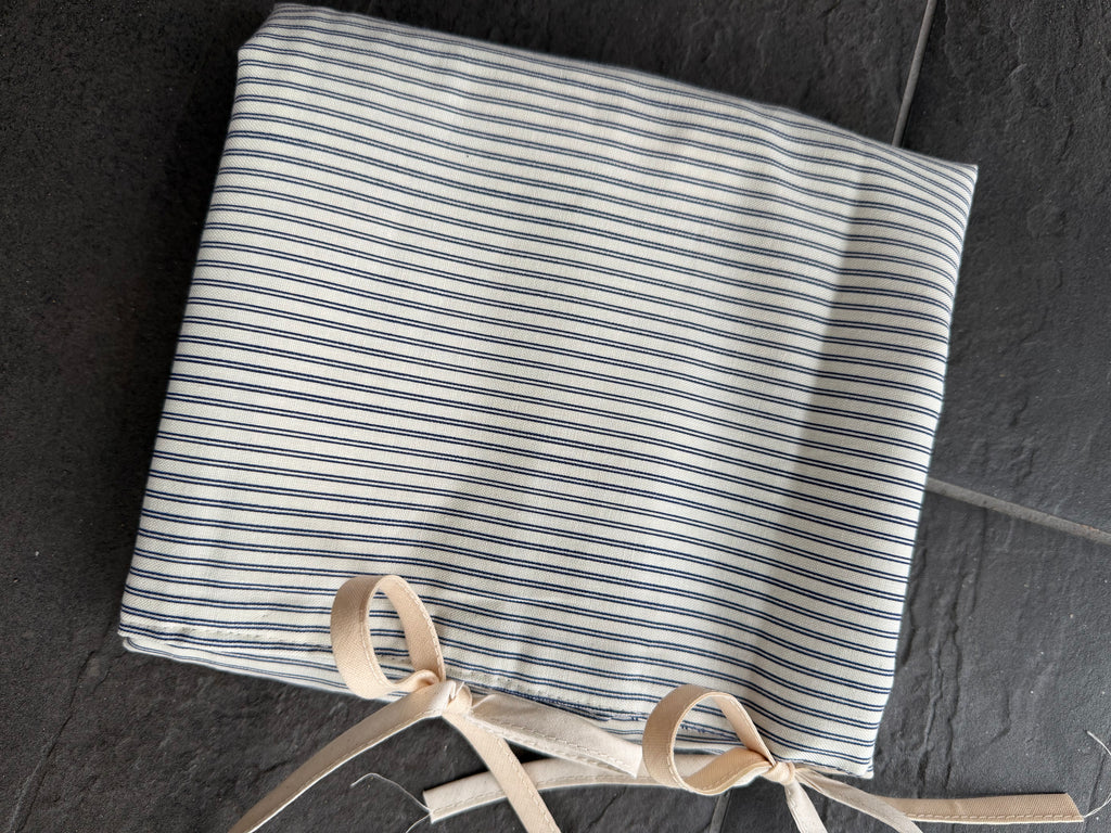 Strikke-Værktøjs-Etui 4. “Mælkedreng” stribet lys beige/blå