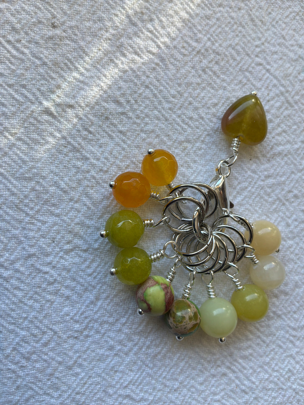 Maskemarkør sæt grønt Jade hjerte, Calsit Gul Jade Peridot, Sea sediment grøn og Gul jade. Forgyldte markører der passer på op til 7 mm pinde.
