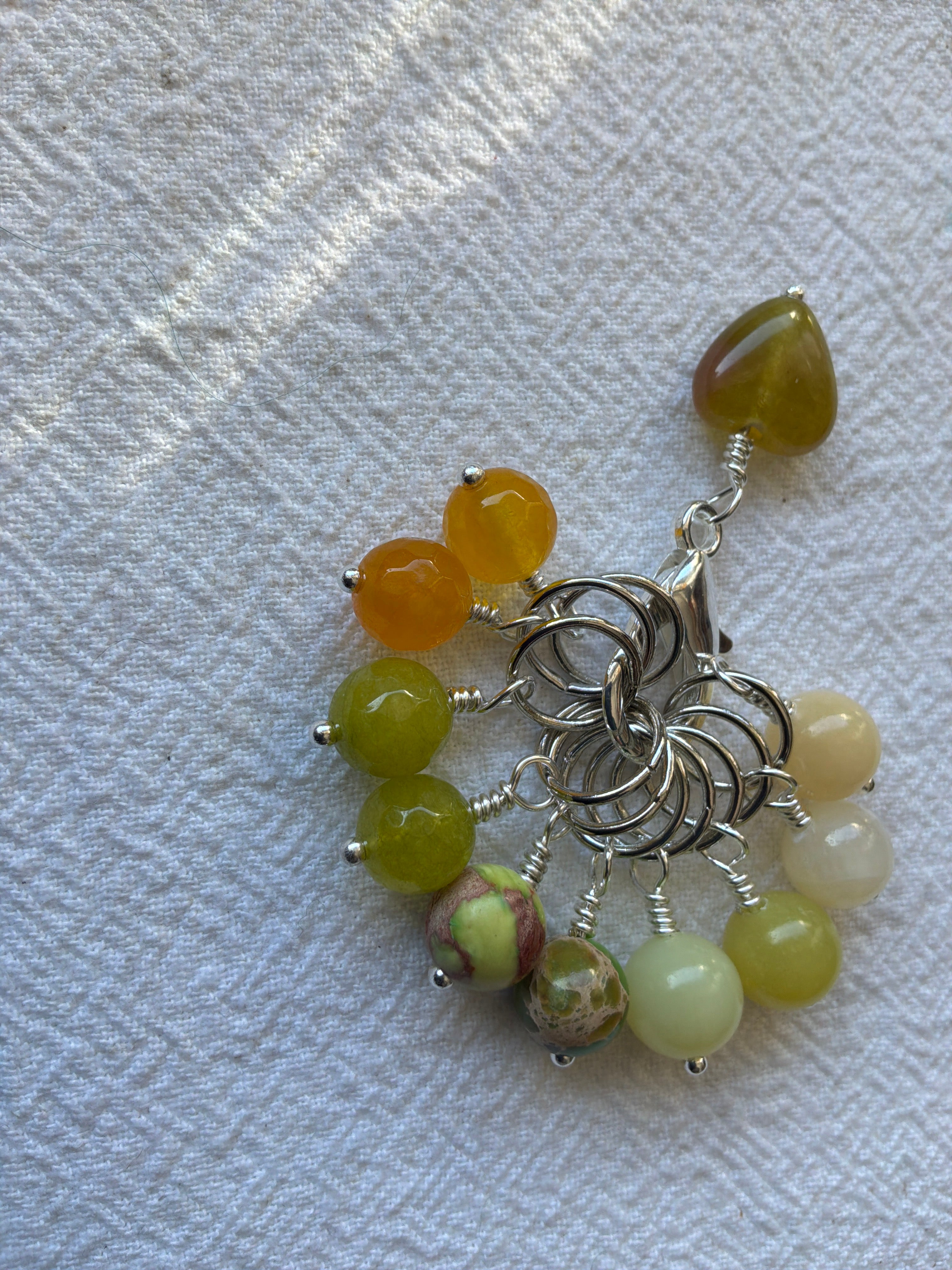 Maskemarkør sæt grønt Jade hjerte, Calsit Gul Jade Peridot, Sea sediment grøn og Gul jade. Forgyldte markører der passer på op til 7 mm pinde.