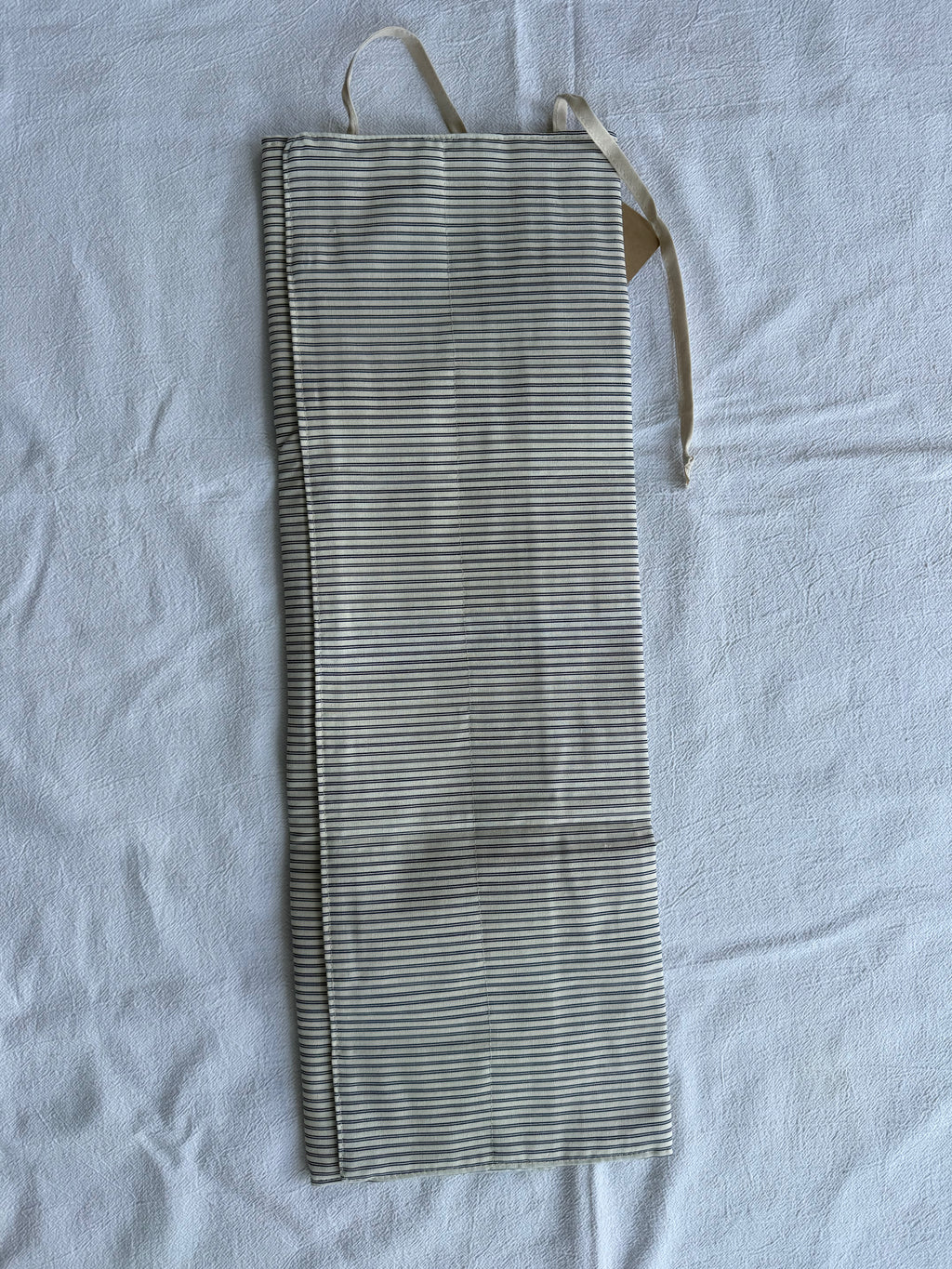 Strikke-Værktøjs-Etui 8. “Mælkedreng” stribet lys beige/blå