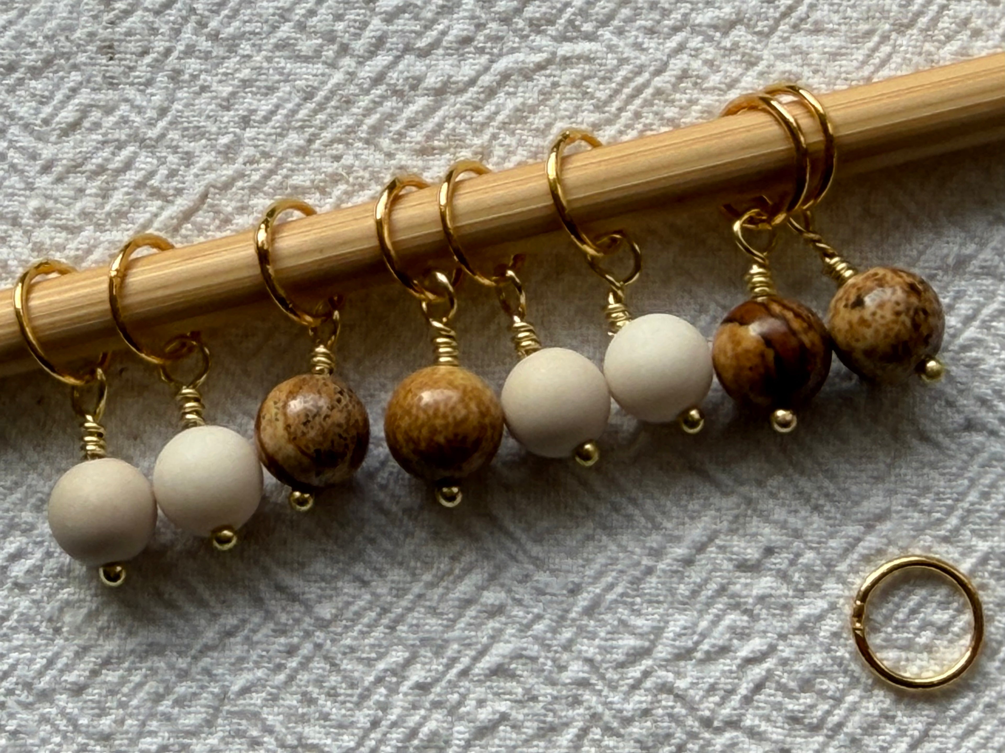 Raglan Markør sæt 4 forsølvet/forgyldt - Med 9 markører - de 8 som på billedet, den 9. Vælger du selv - Du vælger ringestørrelse - Du vælger med holder 229.- / uden holder 199.-