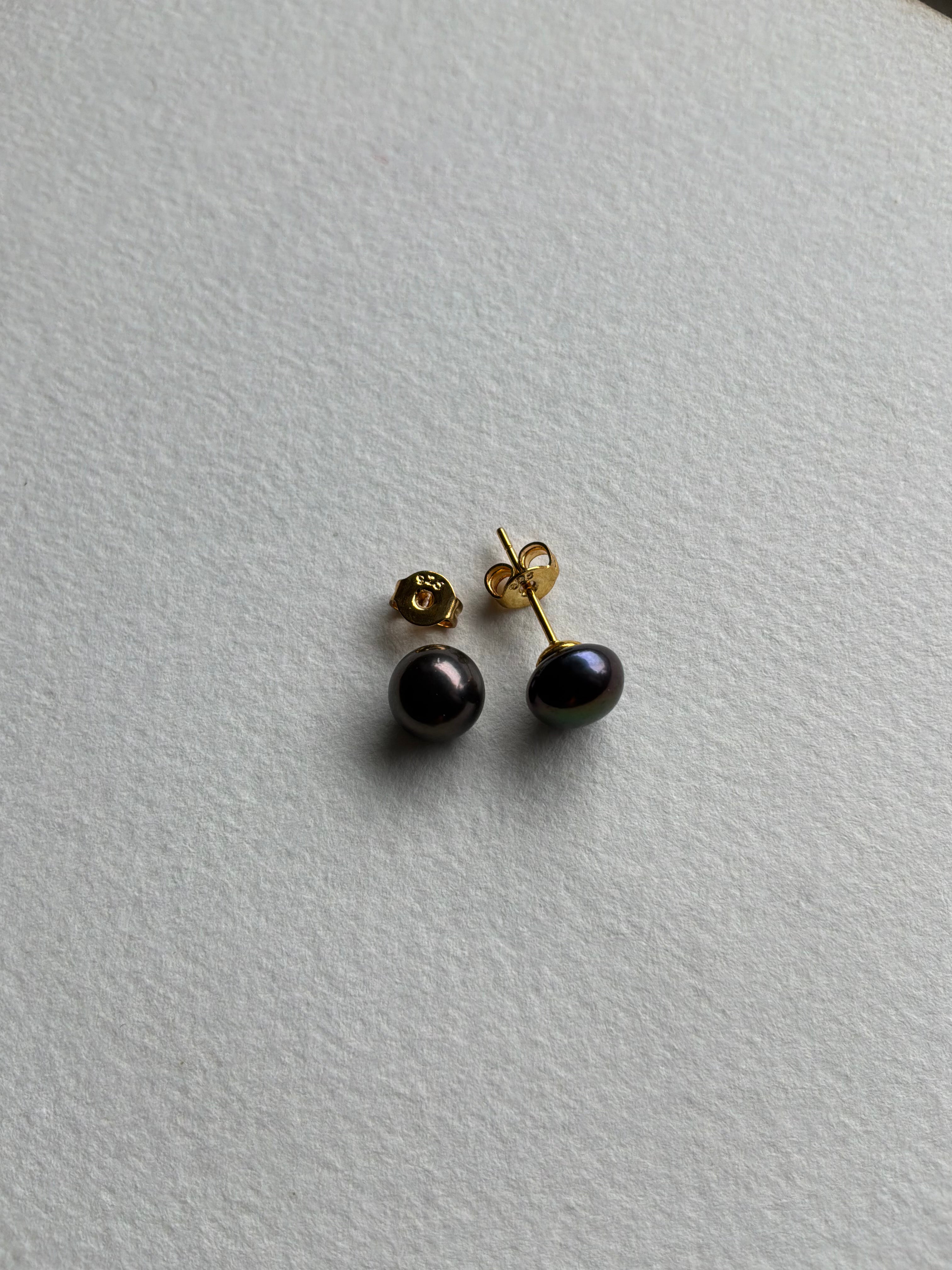 Ørestikker Perle brun 8x 5mm  sterlingsølv forgyldt - Billede på vej