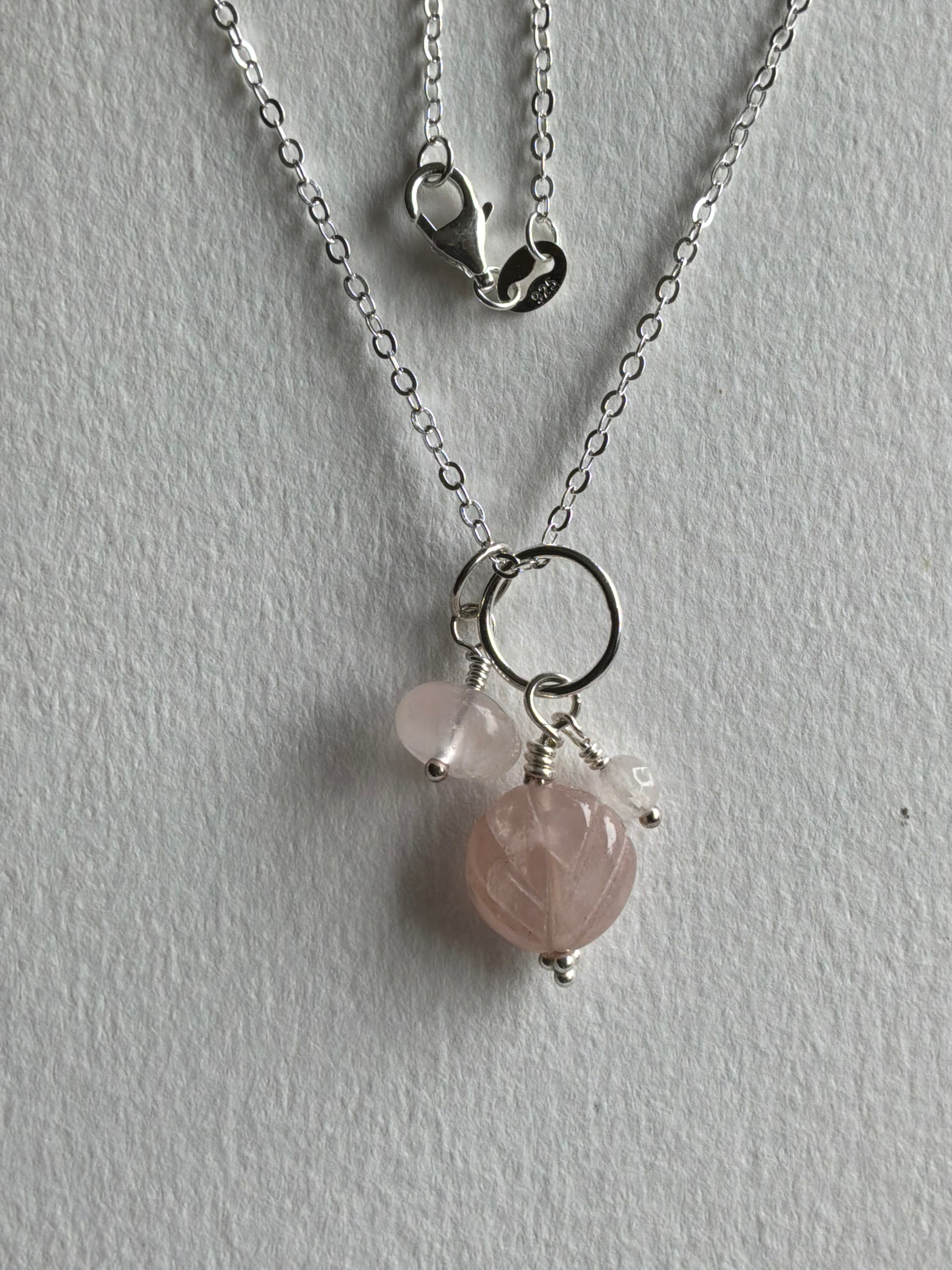 Sterling Sølv  Halskæde UNIKA med Rosakvarts vedhæng. Med sterlingsølv kæde 80 cm
