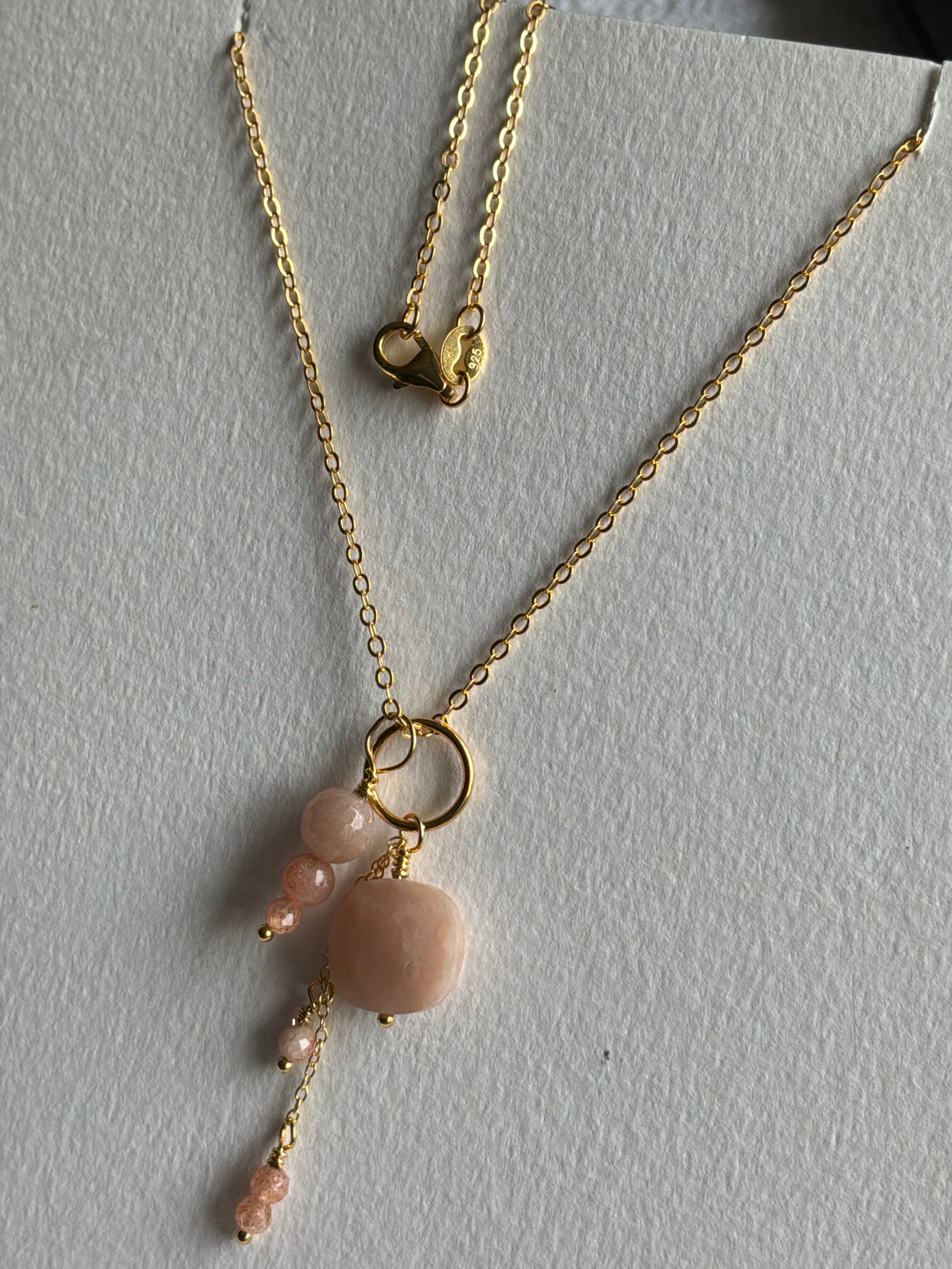 Sterling Sølv Forgyldt Halskæde UNIKA med Solsten vedhæng. Med sterlingsølv forgyldt kæde 80 cm