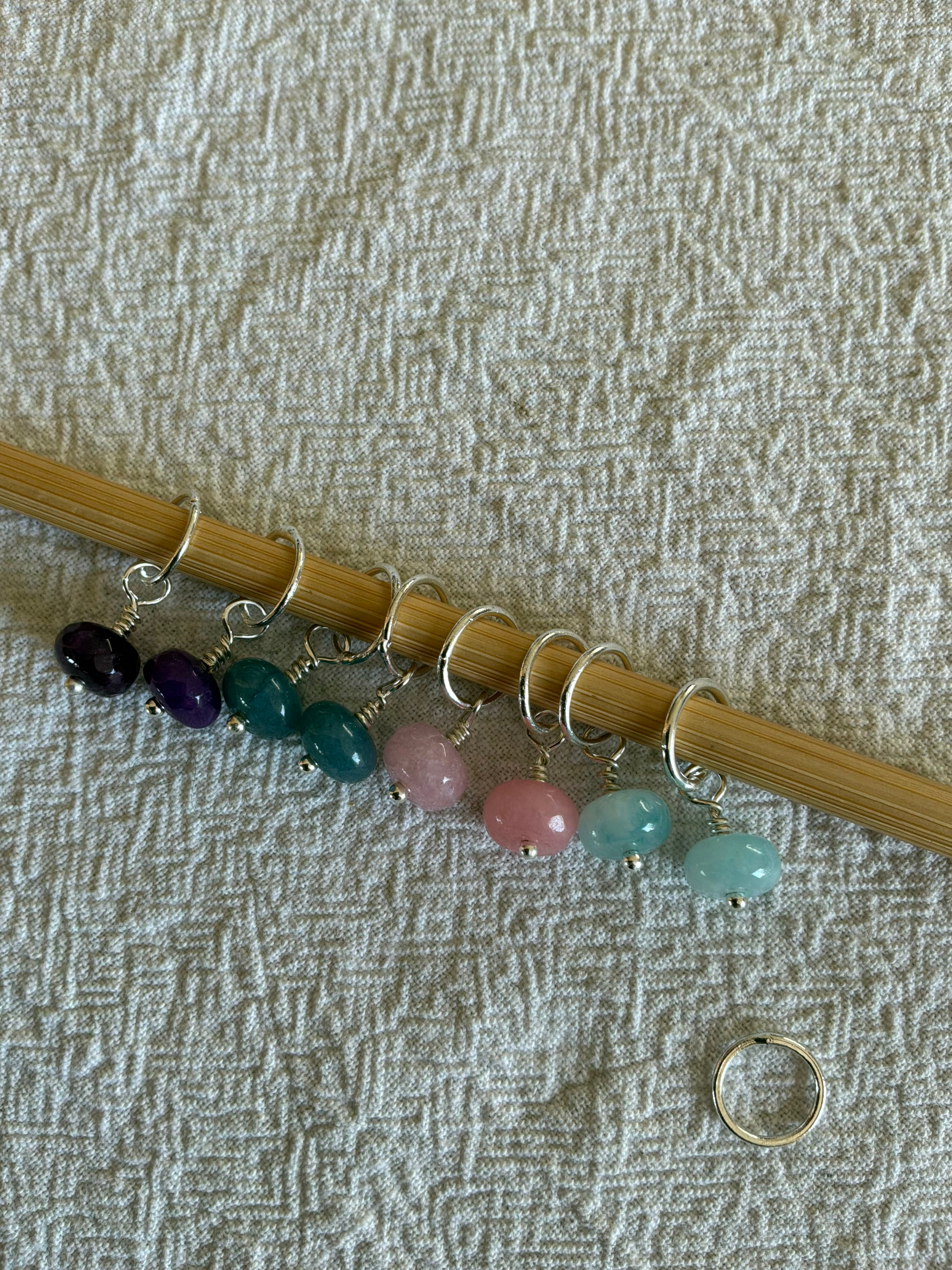 Raglan Markør sæt Rondeller 1. forsølvet/forgyldt - Med 9 markører - de 8 som på billedet, den 9. Vælger du selv - Du vælger ringestørrelse - Du vælger med holder 229.- / uden holder 199.-