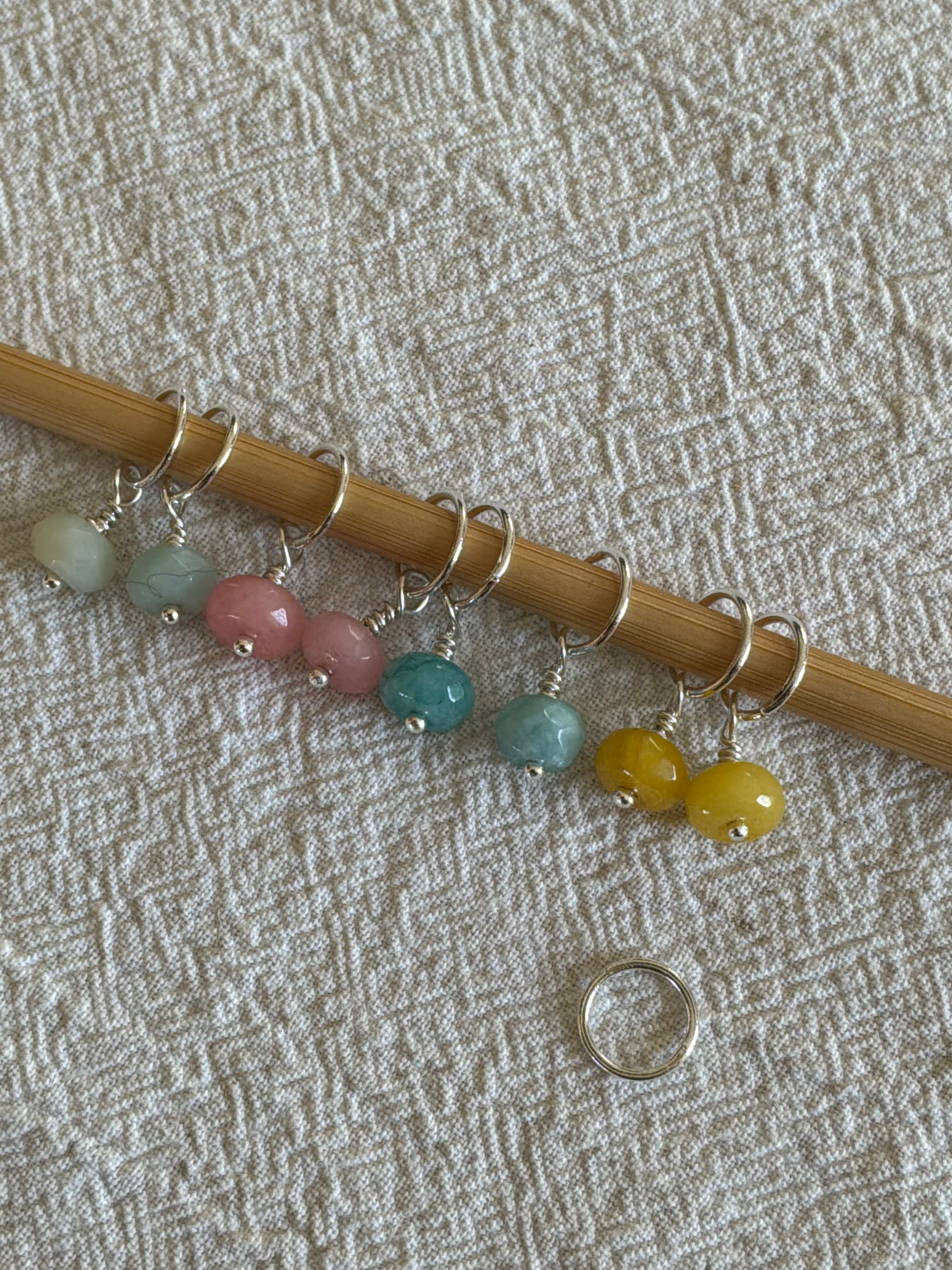 Raglan Markør sæt Rondeller 3. forsølvet/forgyldt - Med 9 markører - de 8 som på billedet, den 9. Vælger du selv - Du vælger ringestørrelse - Du vælger med holder 229.- / uden holder 199.-