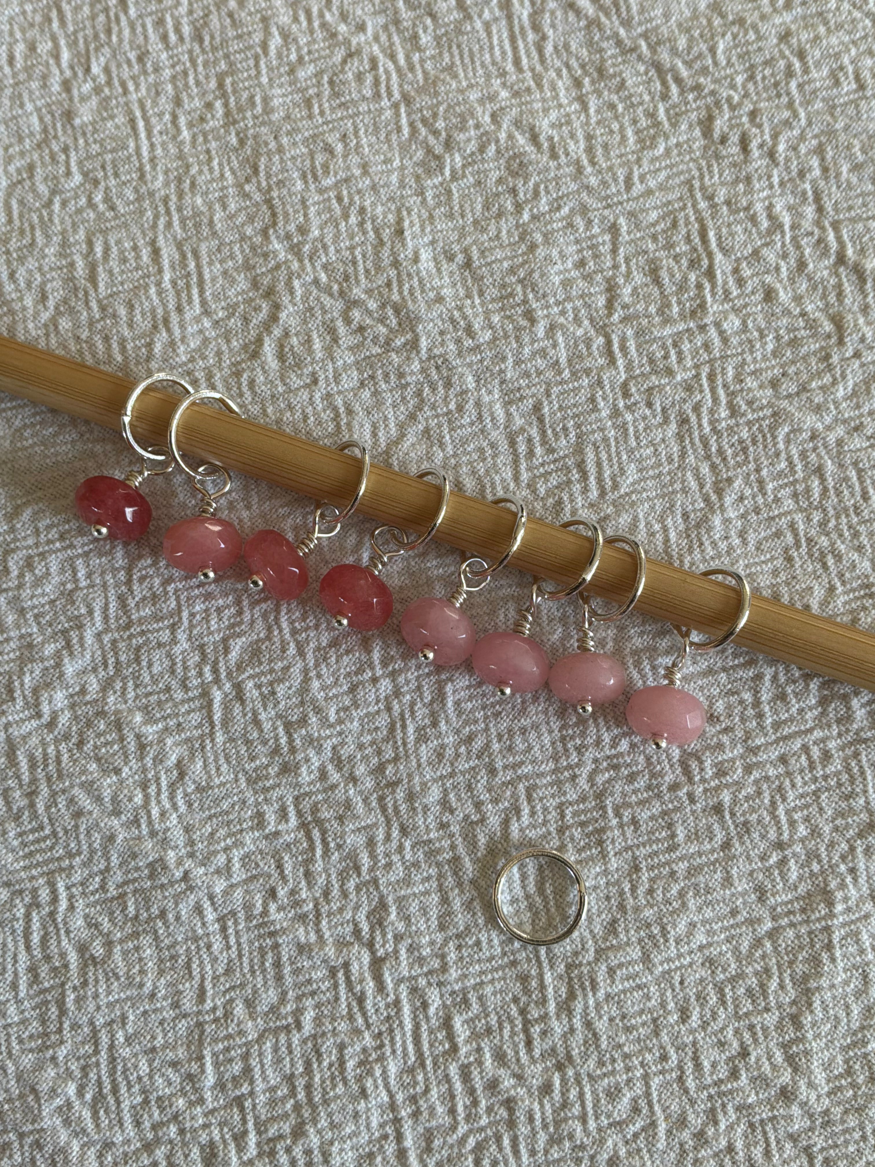 Raglan Markør sæt Rondeller 6. forsølvet/forgyldt - Med 9 markører - de 8 som på billedet, den 9. Vælger du selv - Du vælger ringestørrelse - Du vælger med holder 229.- / uden holder 199.- (Kopi 2)