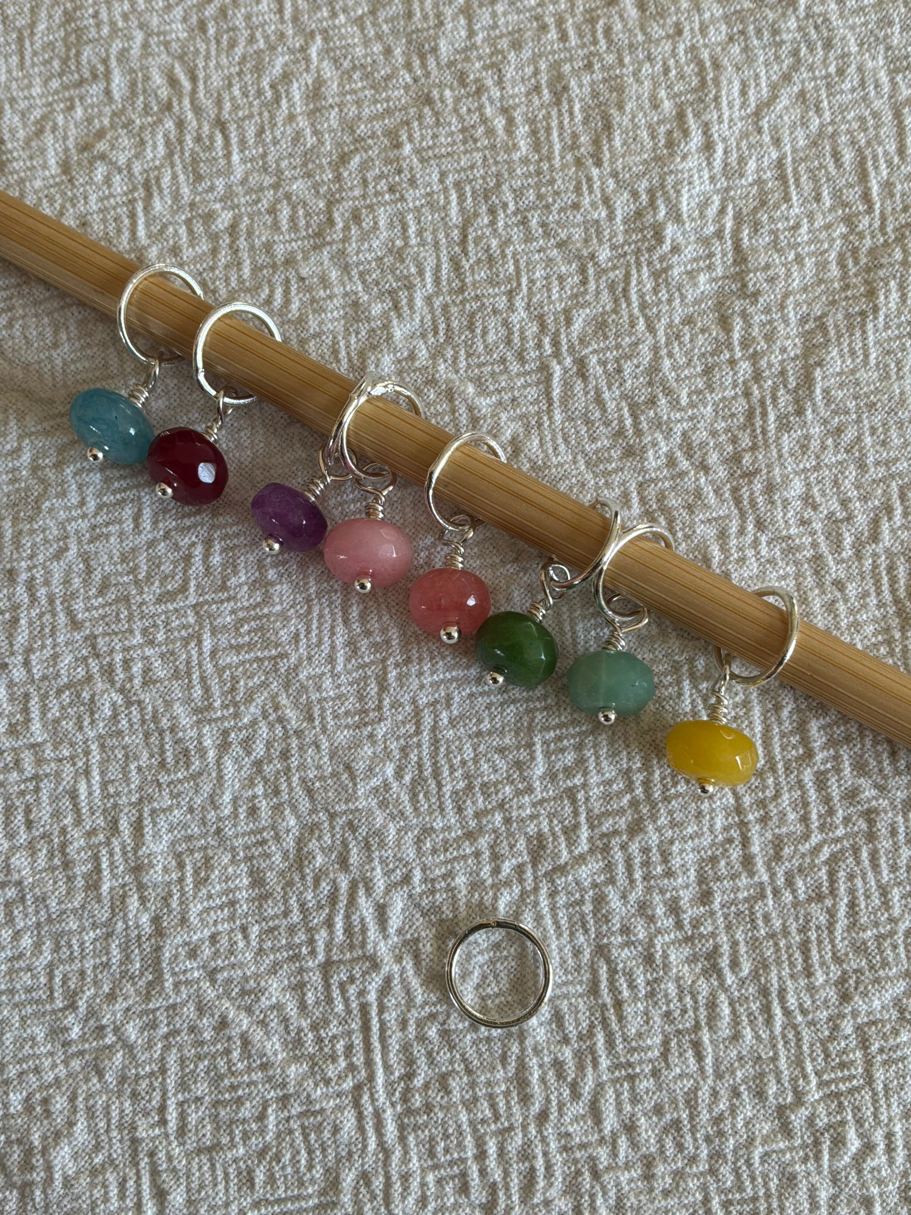 Raglan Markør sæt Rondeller 7. forsølvet/forgyldt - Med 9 markører - de 8 som på billedet, den 9. Vælger du selv - Du vælger ringestørrelse - Du vælger med holder 229.- / uden holder 199.-