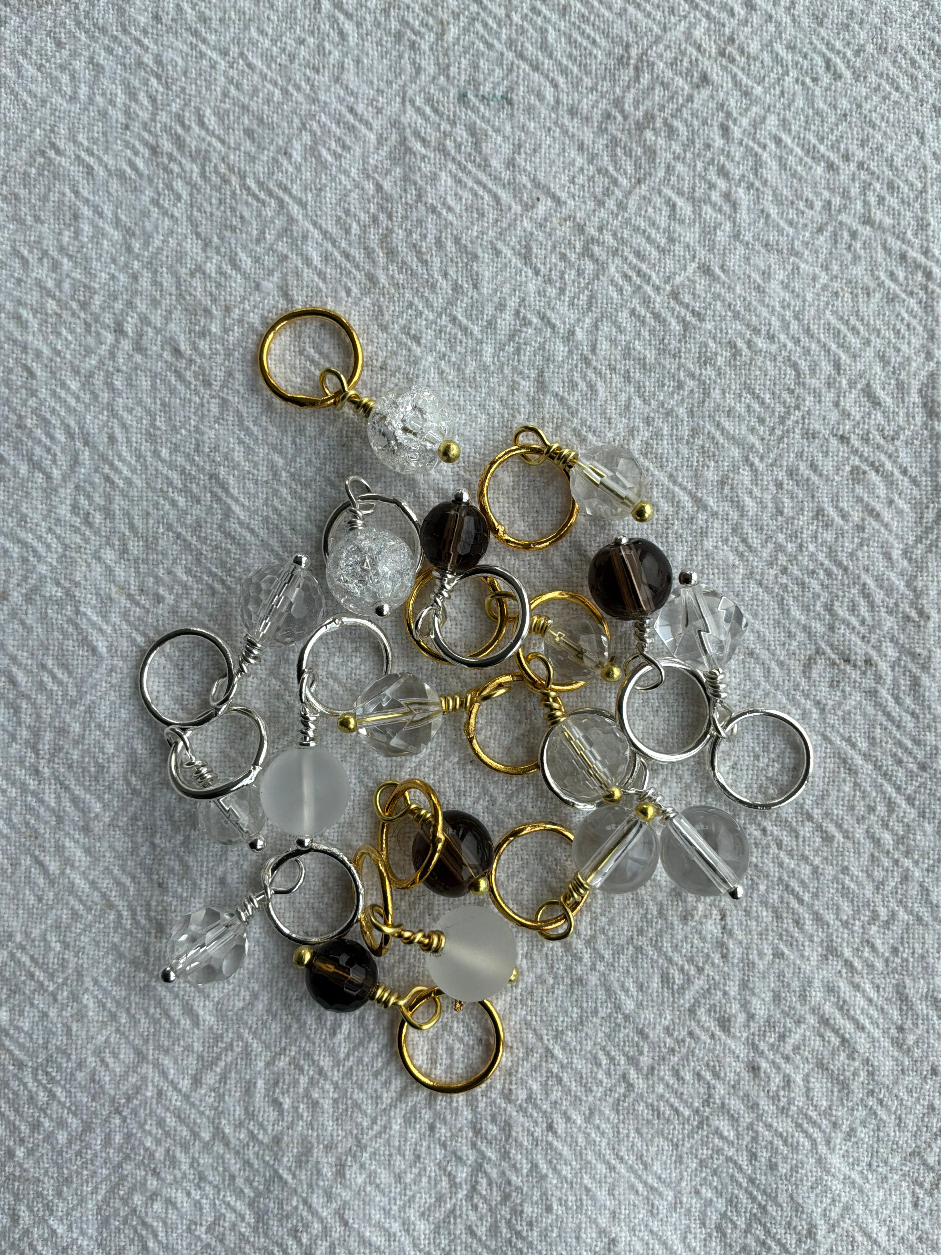 Maskemarkør sten - bjergkrystal og Røg kvarts - Klar og røgfarvet - Passer på op til 10mm strikkepinde