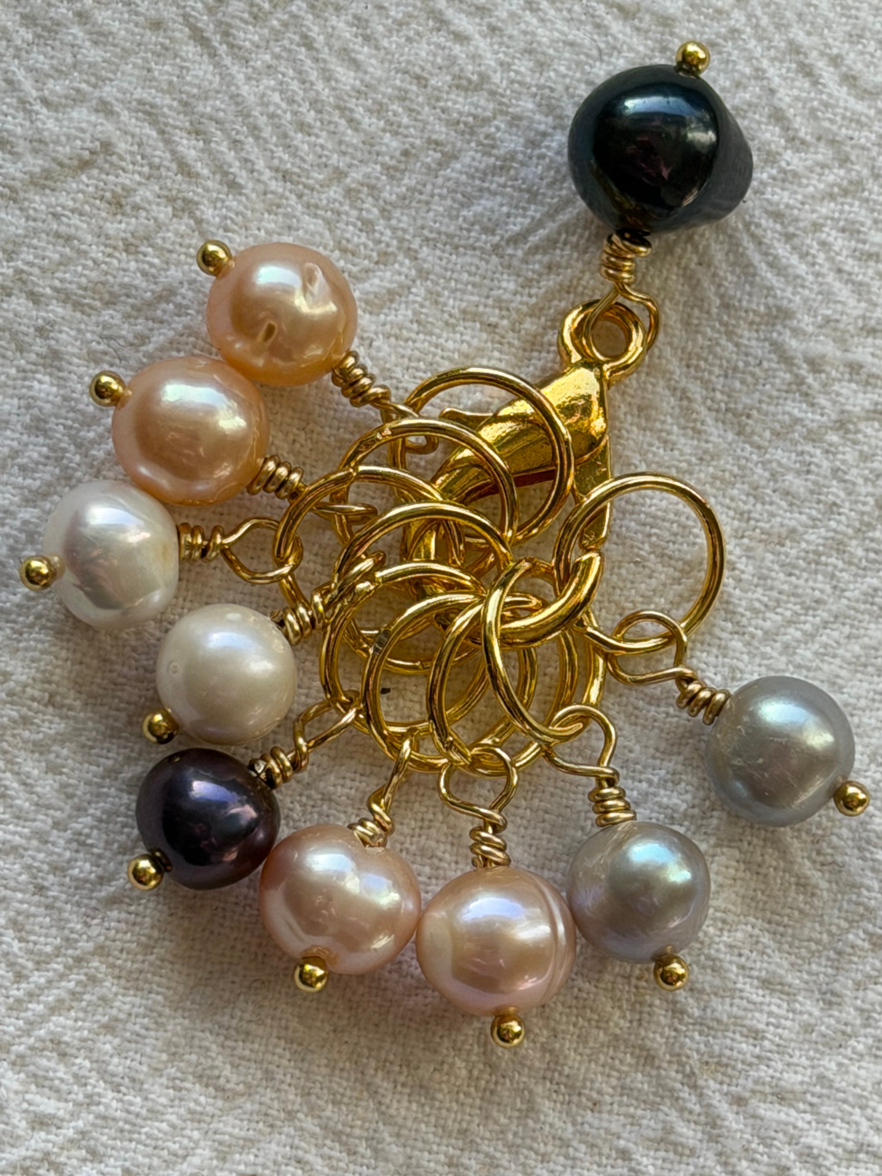 Maskemarkør sæt Akoya Perler mix farver forgyldt. Passer på op til 7mm strikkepinde