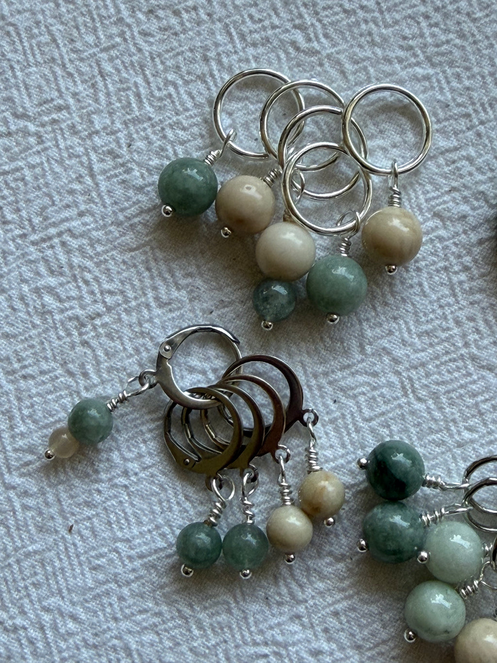 Maskemarkør sæt Hjerte holder. Markører i Grøn Jade og Fossil. Forsølvet luksus. 11x7mm, 5x10mm og 5 åbenlukkelige markører