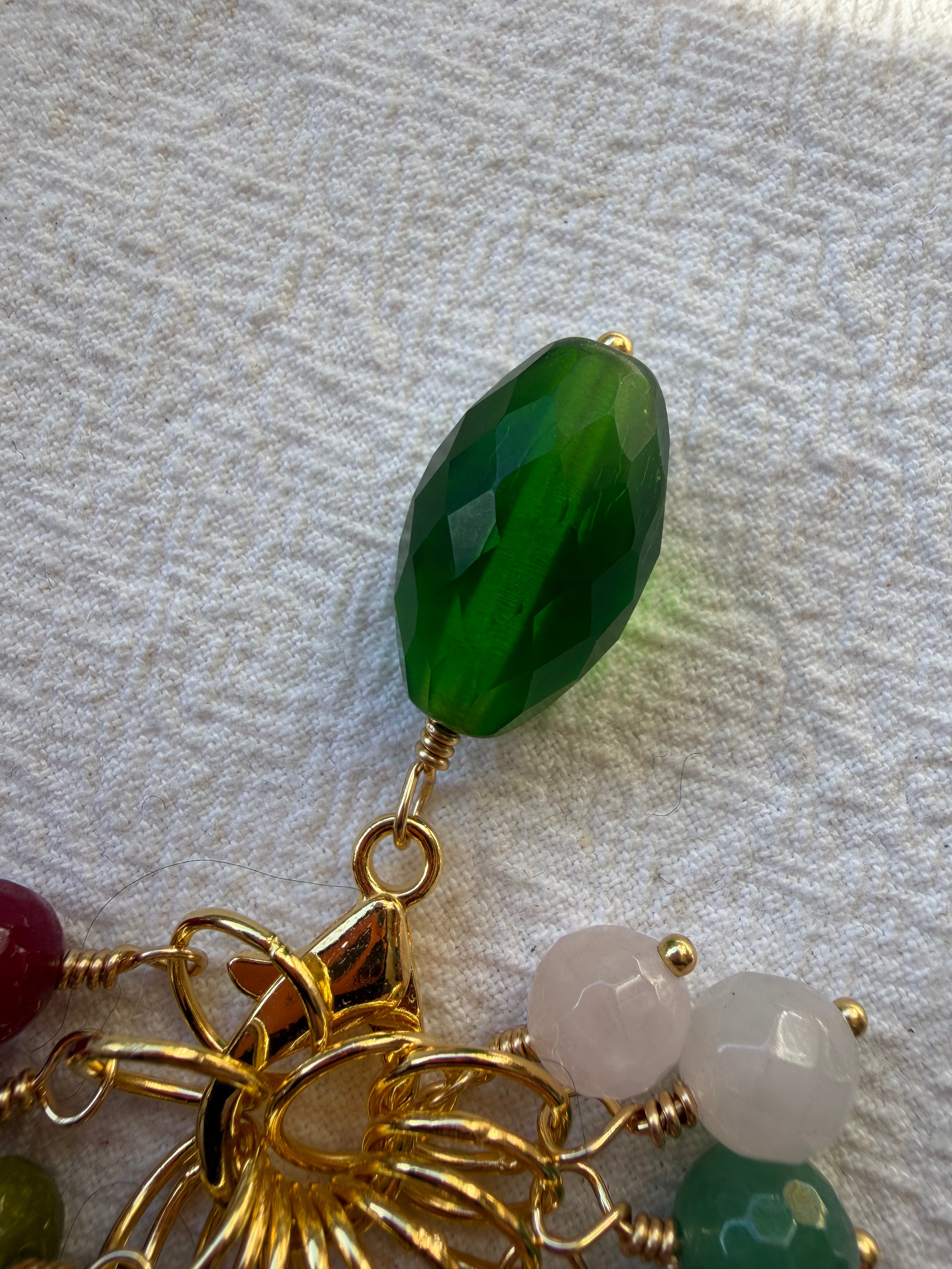 Maskemarkør sæt grøn glas holder, Robin, Peridot, Sodalit, Rosakvarts, Aventurin og Gul jade.Forgyldte markører der passer på op til 7 mm pinde.