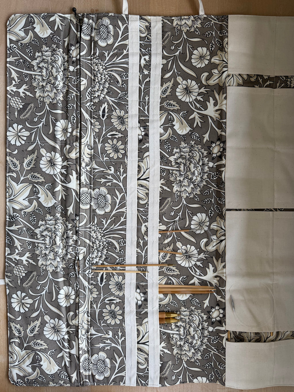 Strikke-Værktøjs-Etui 13 - beige/brun blomst