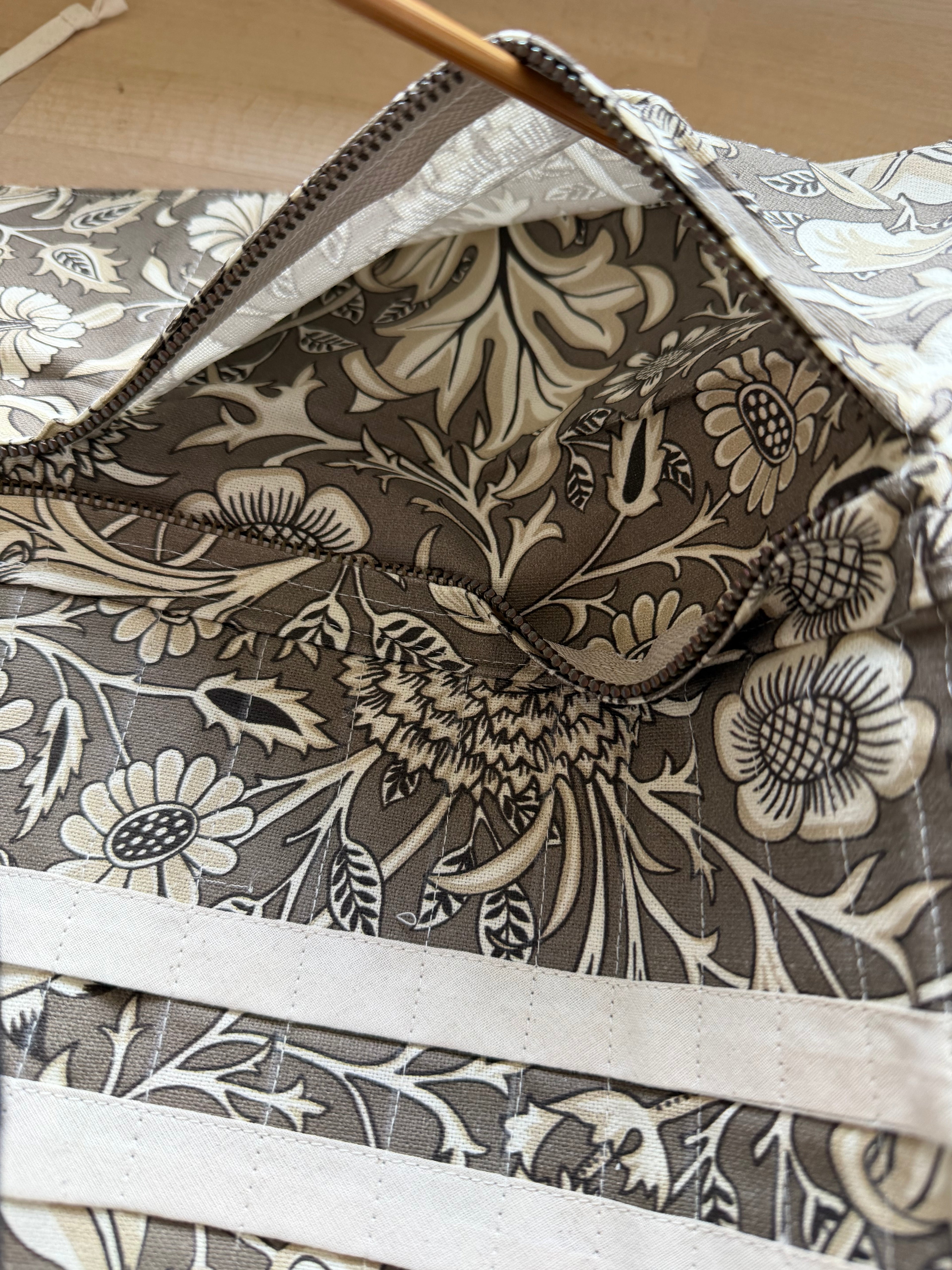 Strikke-Værktøjs-Etui 13 - beige/brun blomst