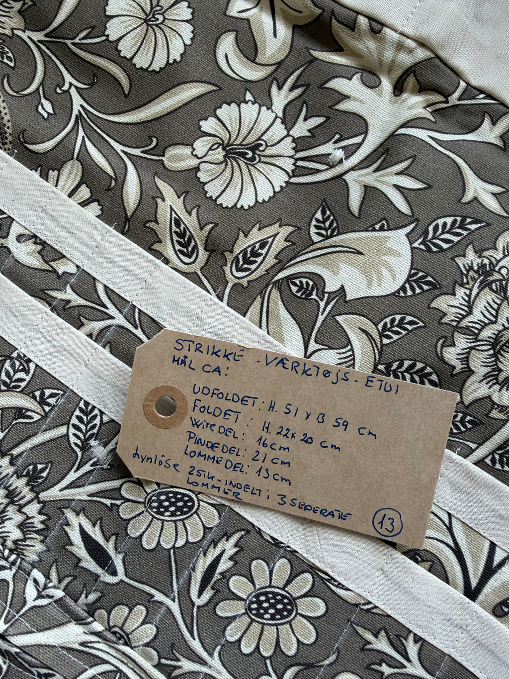Strikke-Værktøjs-Etui 13 - beige/brun blomst
