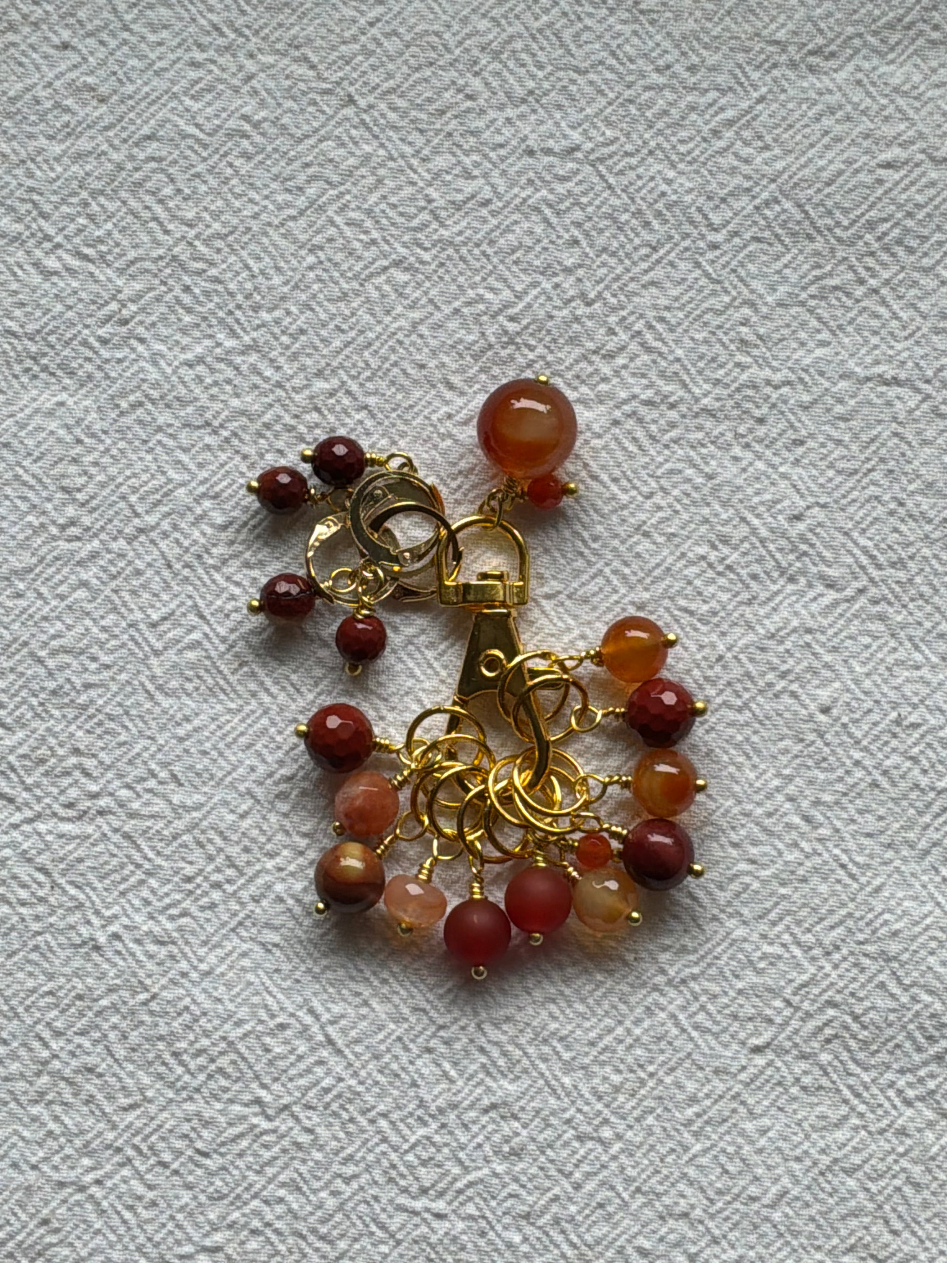 Maskemarkør sæt Carneol, Mookite og Agat. Forgyldte markører der passer på op til 7 mm og åbenlukkelige