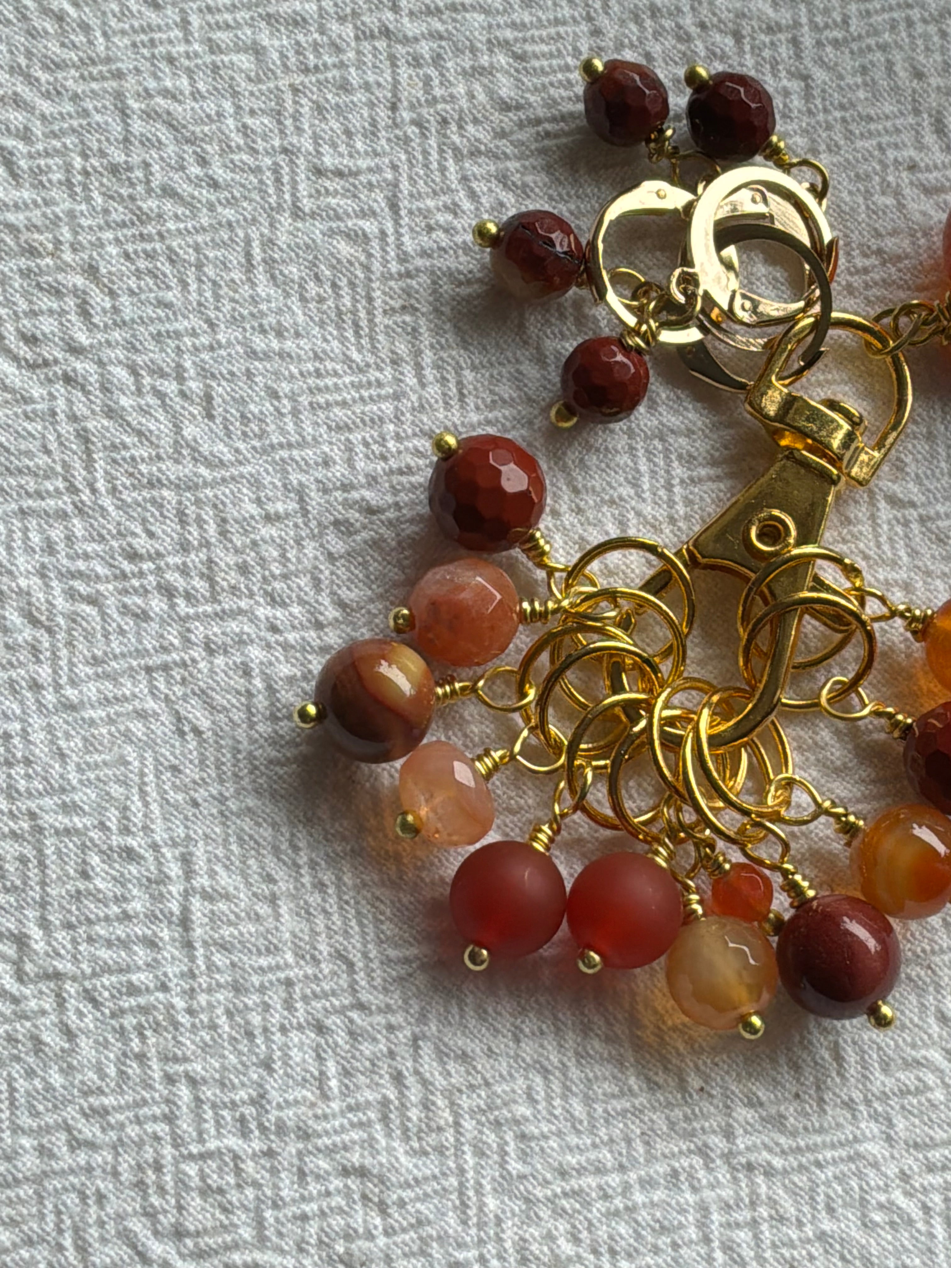 Maskemarkør sæt Carneol, Mookite og Agat. Forgyldte markører der passer på op til 7 mm og åbenlukkelige