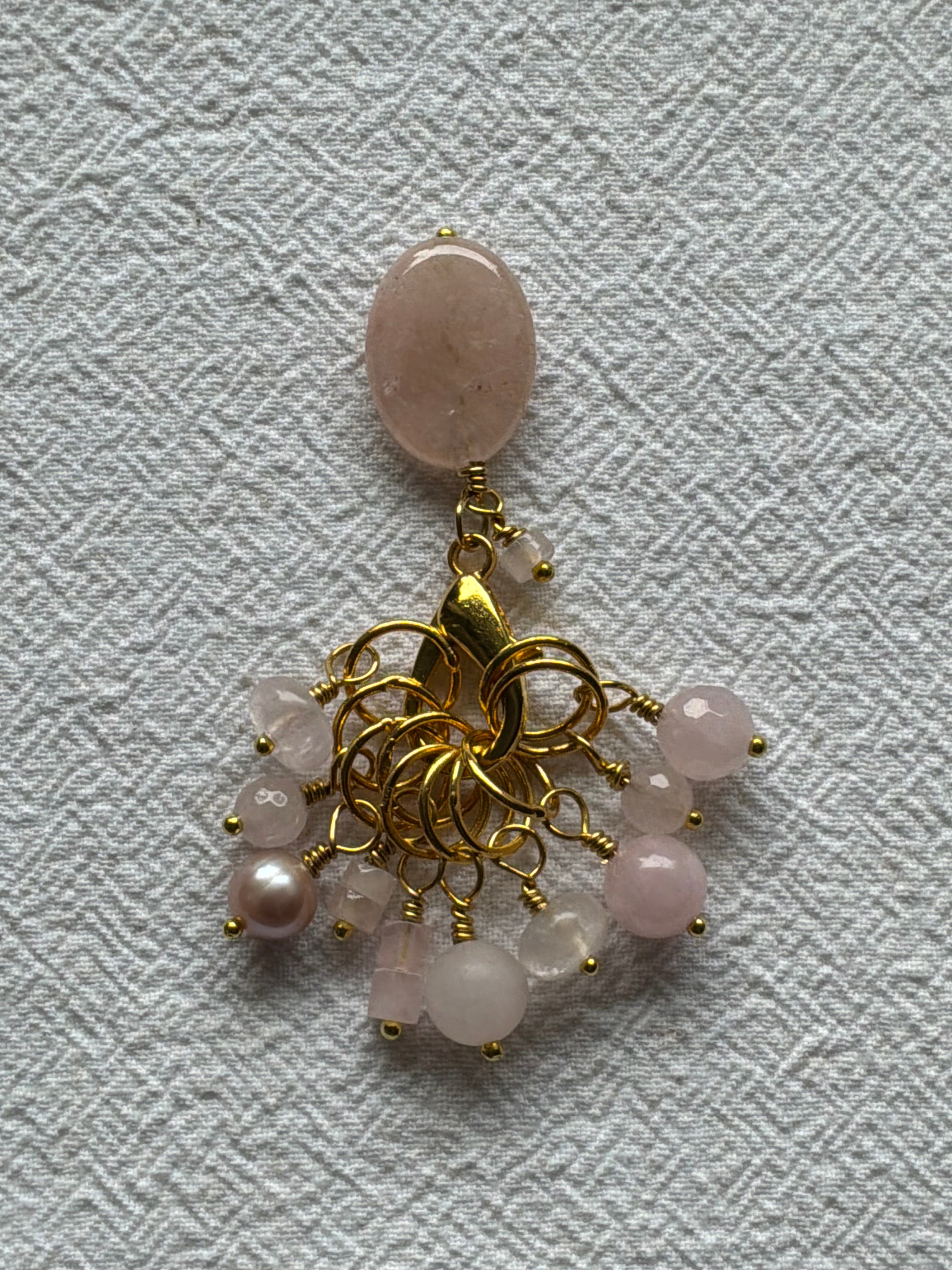 Maskemarkør sæt  Rosakvarts og perle 1. Forgyldte markører der passer på op til 7 mm pinde