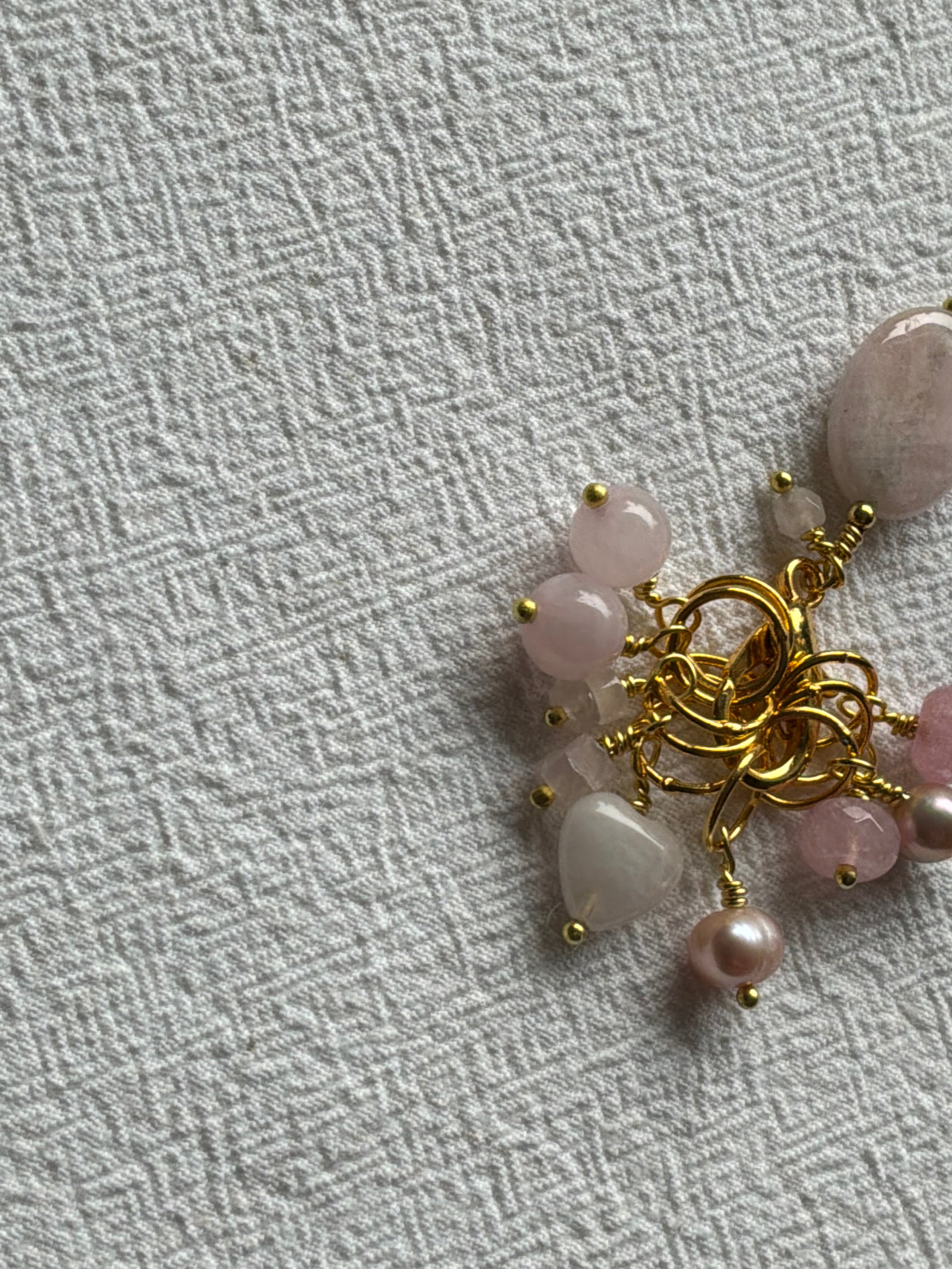 Maskemarkør sæt  Rosakvarts og perle. Forgyldte markører der passer på op til 7 mm pinde