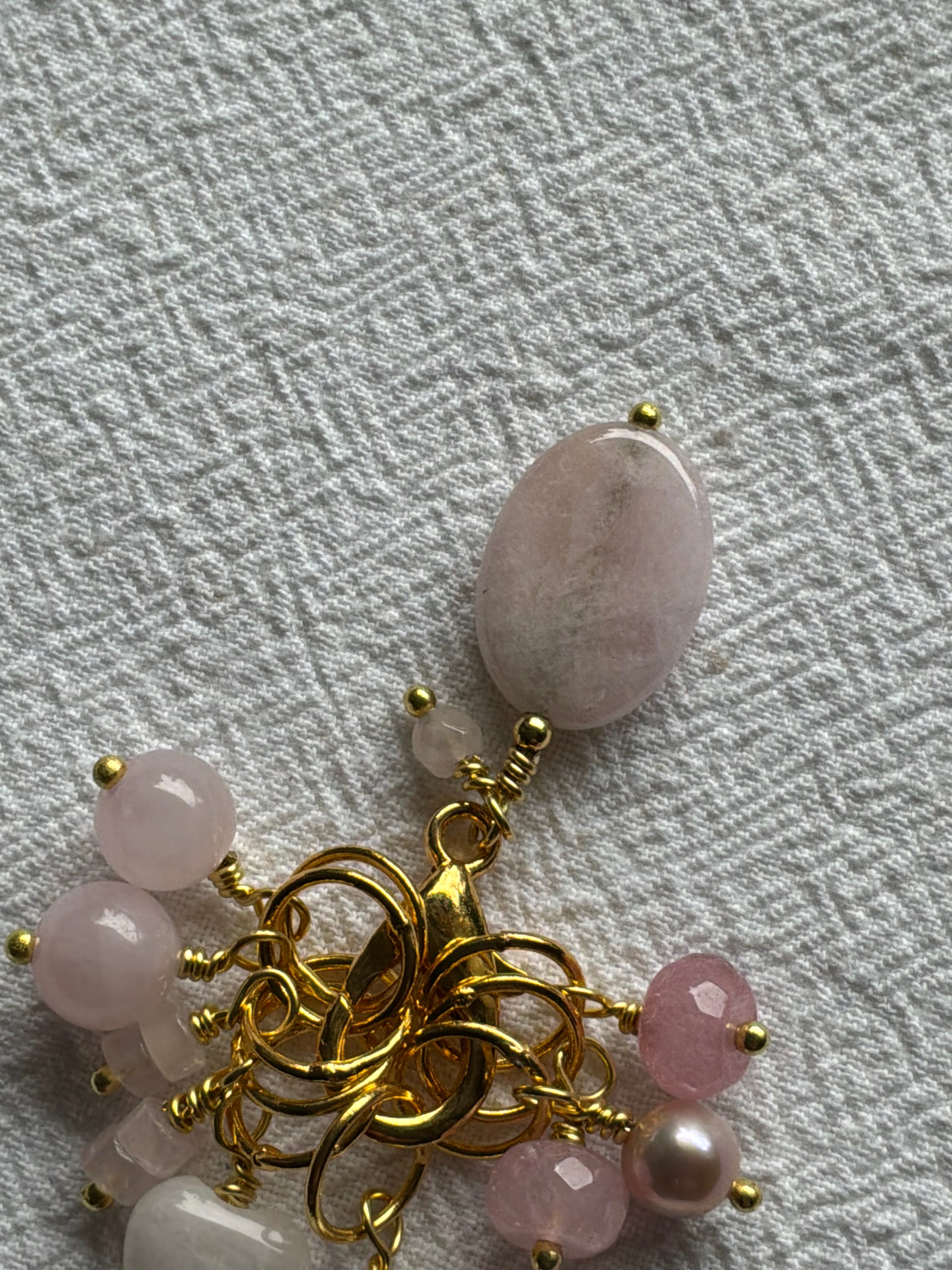 Maskemarkør sæt  Rosakvarts og perle. Forgyldte markører der passer på op til 7 mm pinde