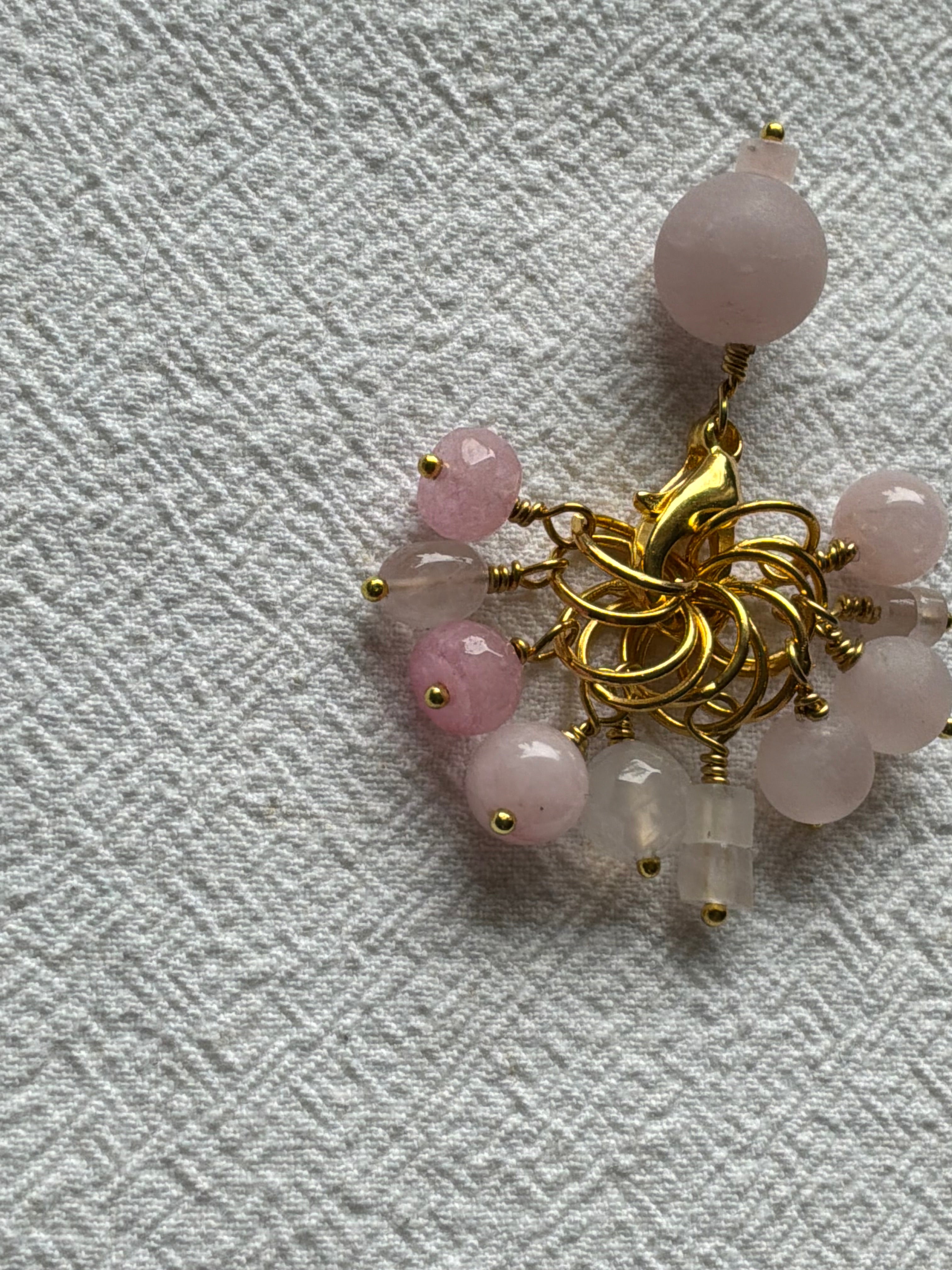 Maskemarkør sæt  Rosakvarts. Forgyldte markører der passer på op til 7 mm pinde