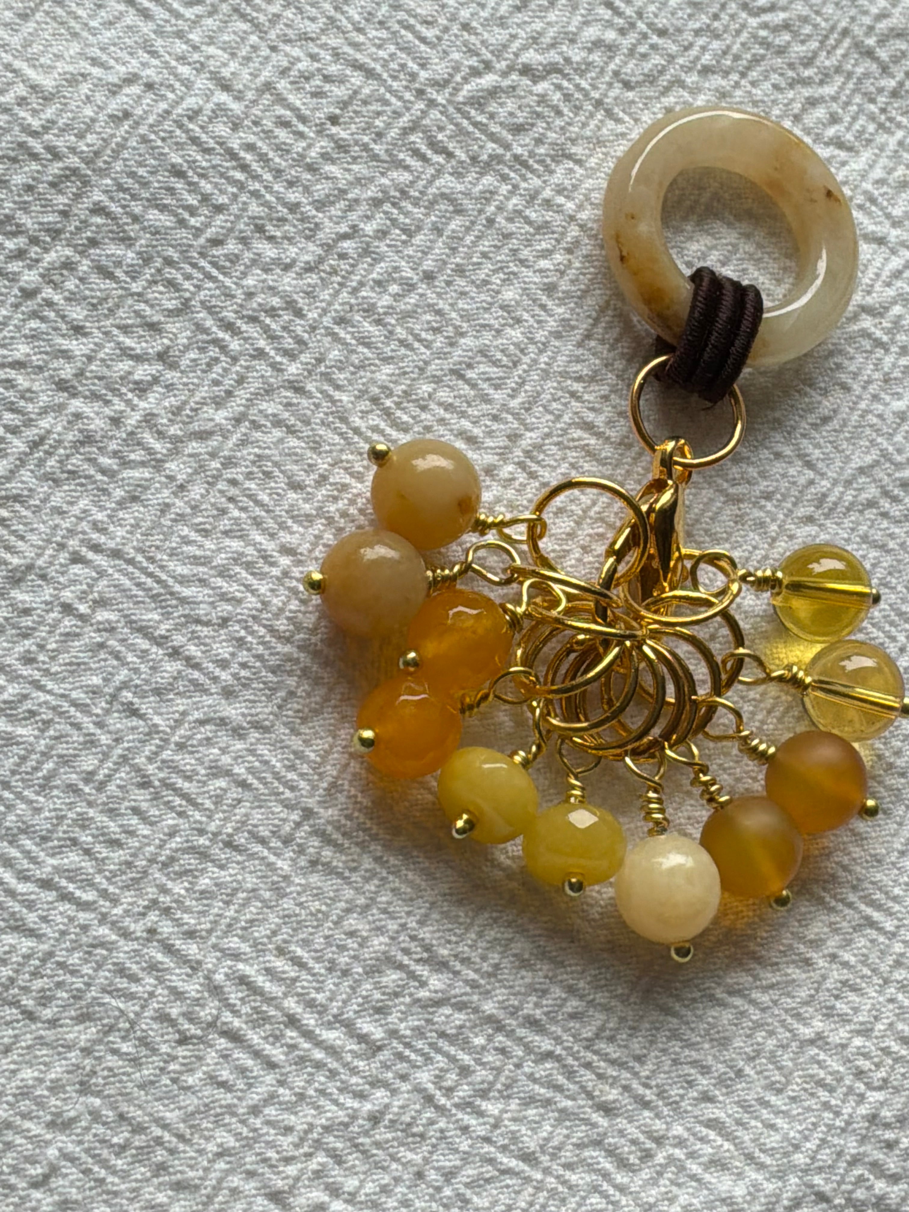 Maskemarkør sæt Citrin, Calsit, Gul Jade og Agat. Forgyldte markører der passer på op til 7 mm