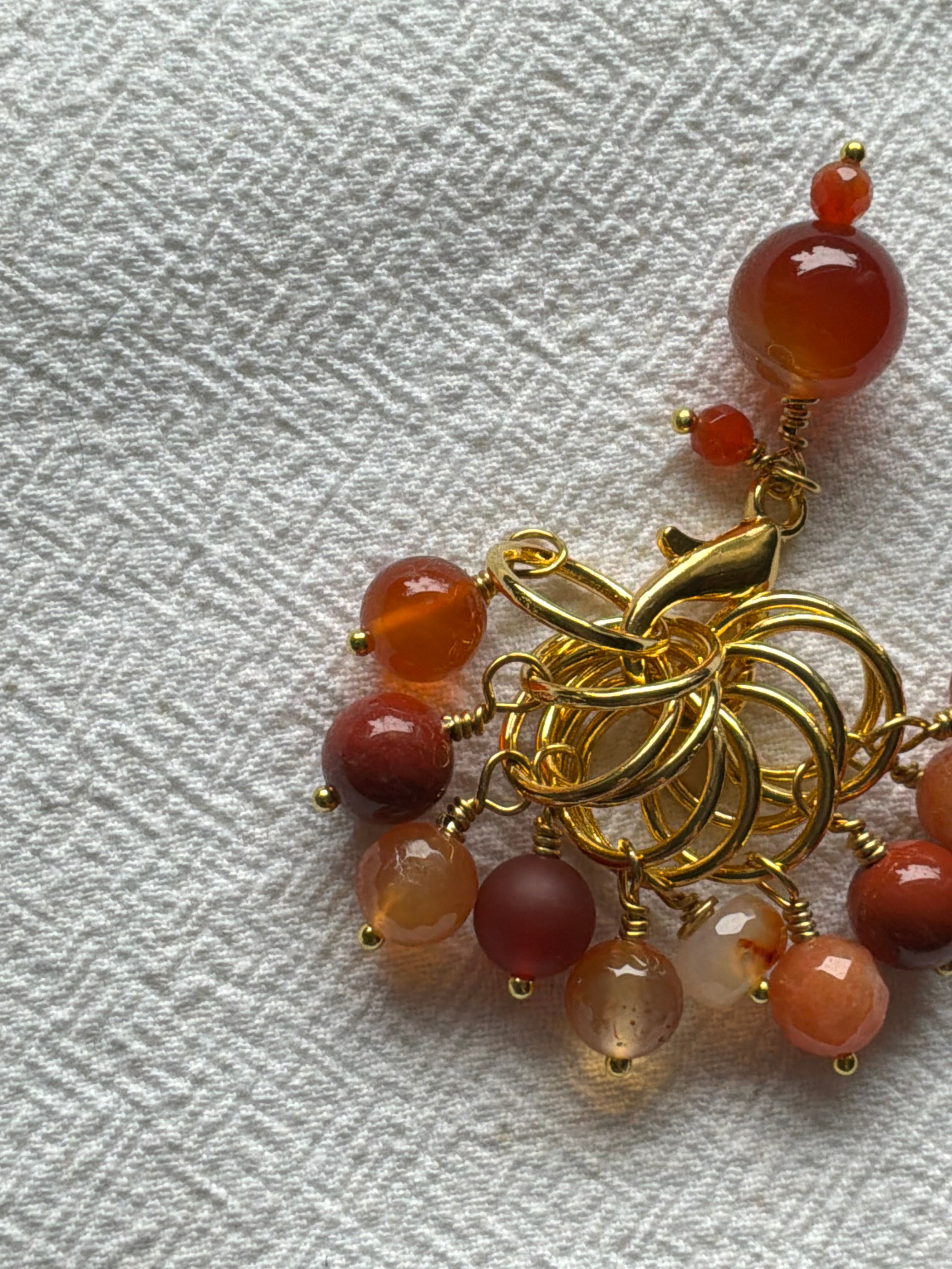 Maskemarkør sæt Carneol, Mookite og Agat. Forgyldte markører der passer på op til 7 mm