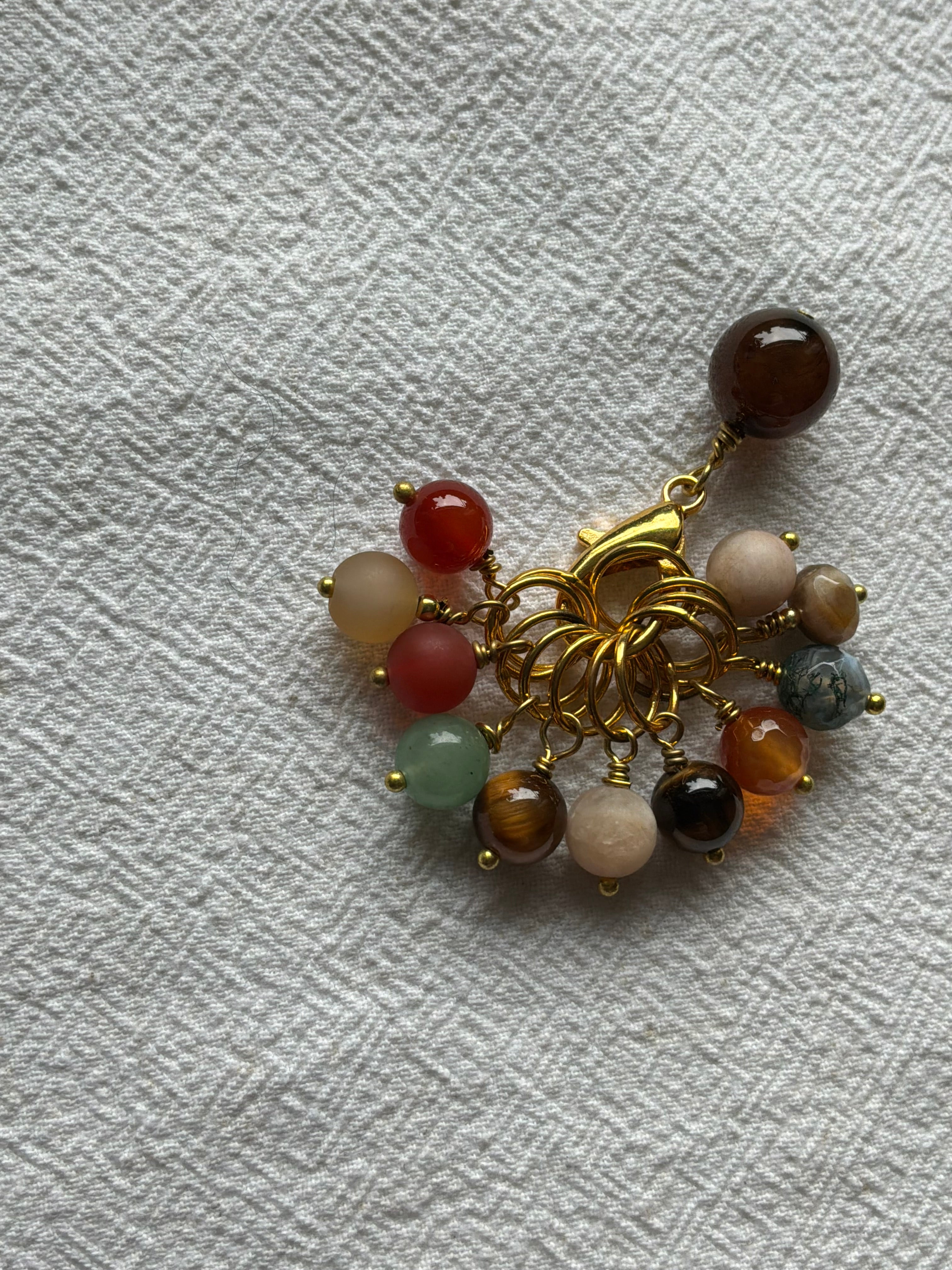 Maskemarkør sæt Tigerøje, Carneol, Aventurine og Agat. Forgyldte markører der passer på op til 7 mm