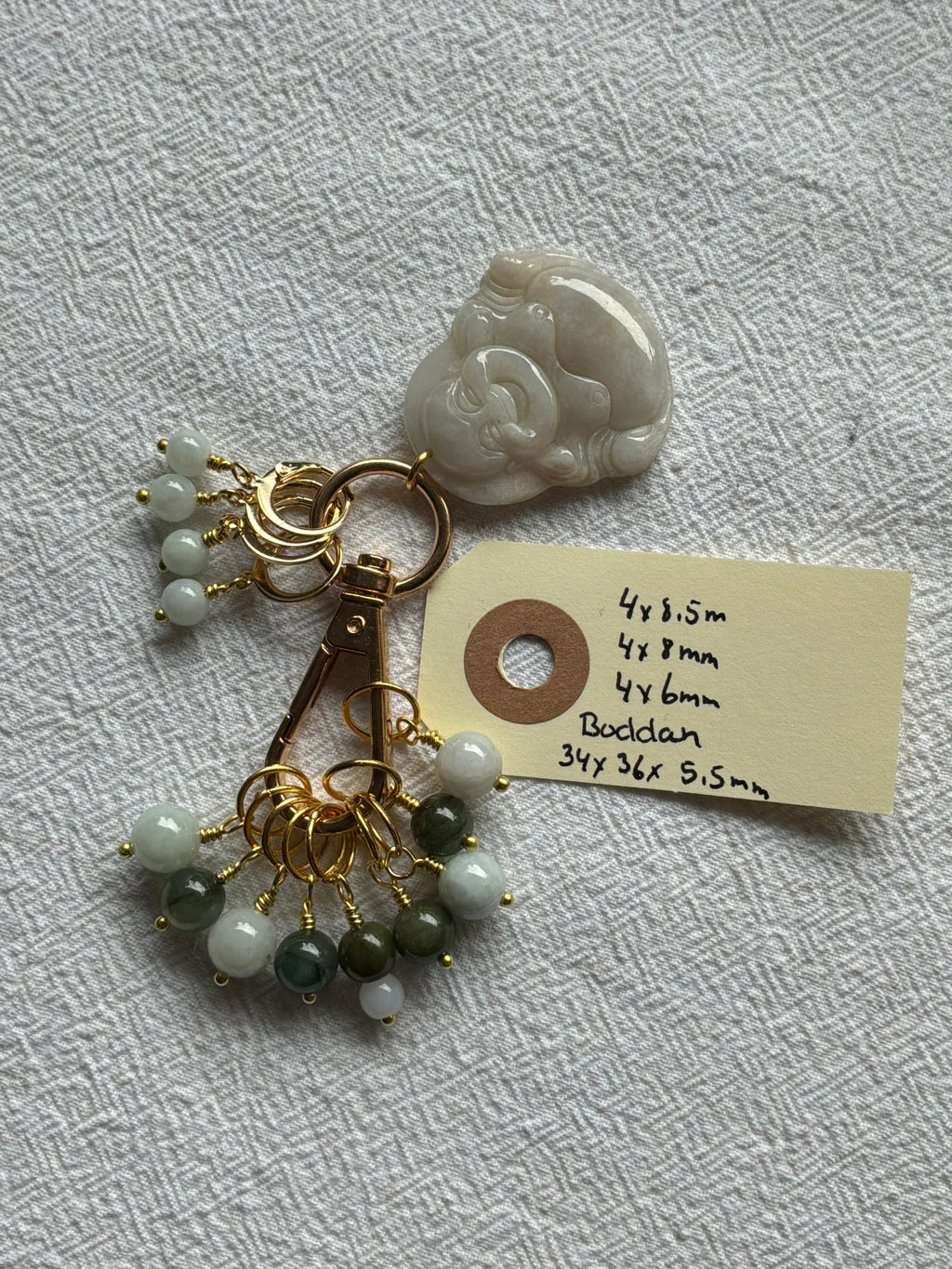 Maskemarkør sæt Jade grøn og gul. Med smiling Buddah vedhæng på markørholderen. Forgyldt op til 7 mm og åbenlukkelige